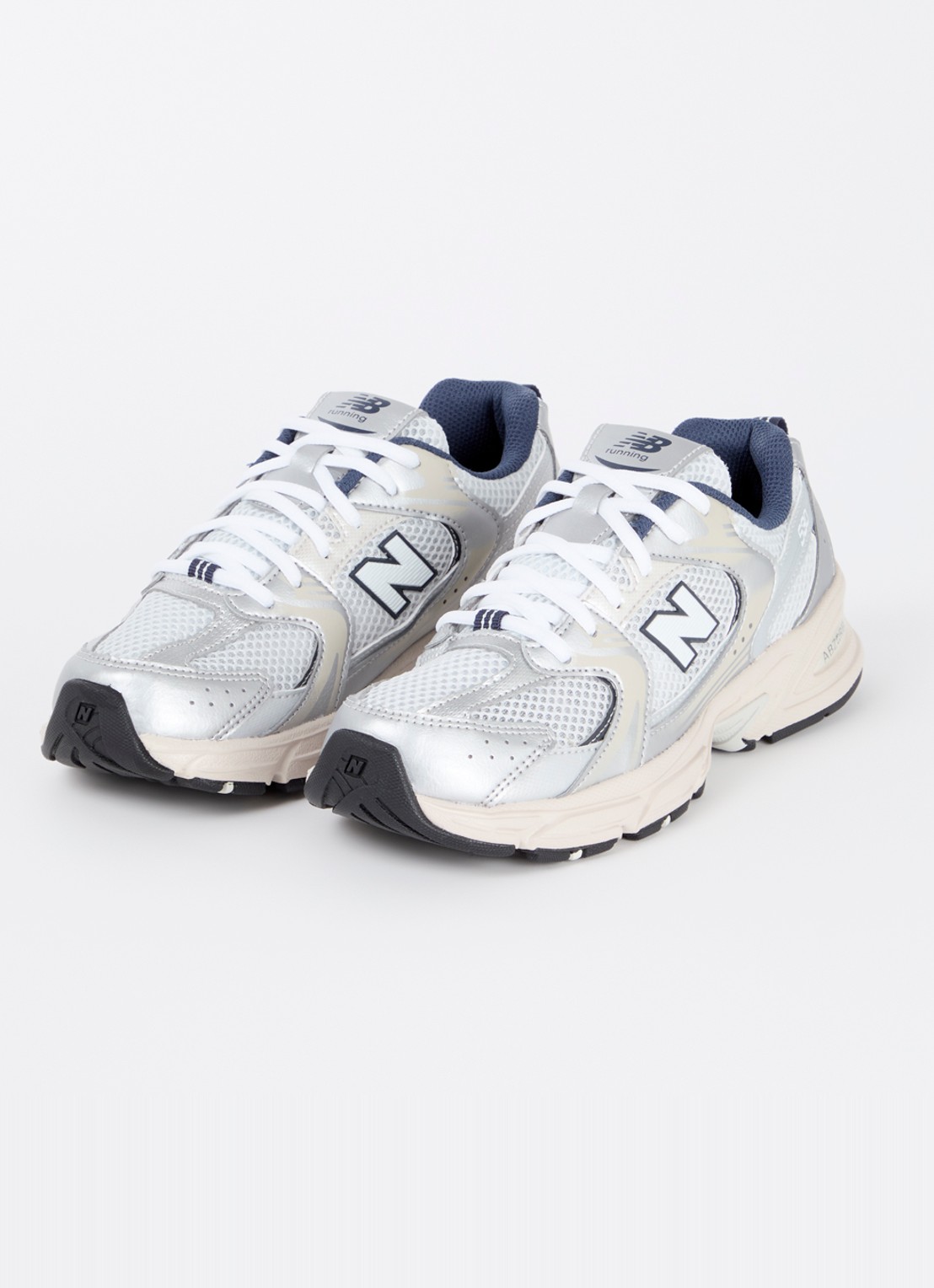 New Balance 530 sneaker van mesh met metallic finish - detail 4 lichtgrijs