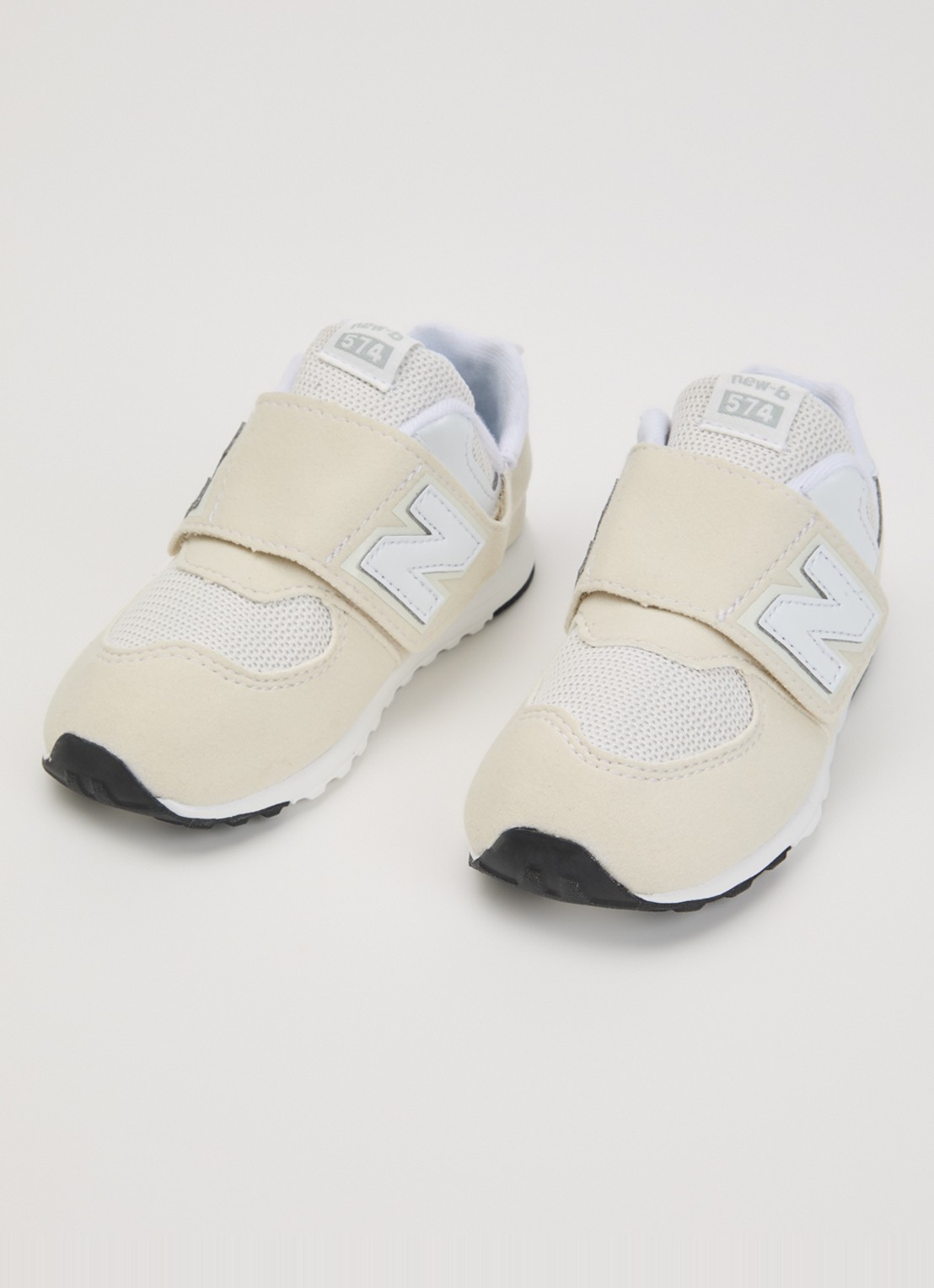New Balance 574 sneaker met logo - voorkant 4 beige