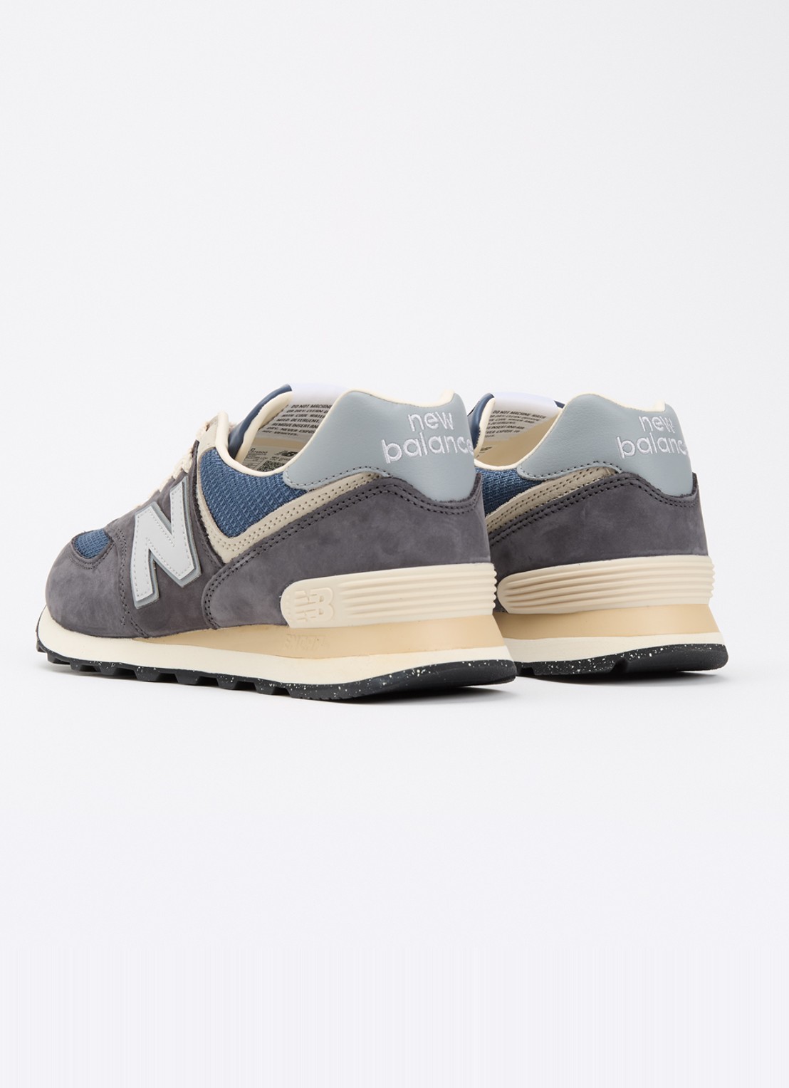 New Balance 574 sneaker van met suède en mesh details - achterkant indigo