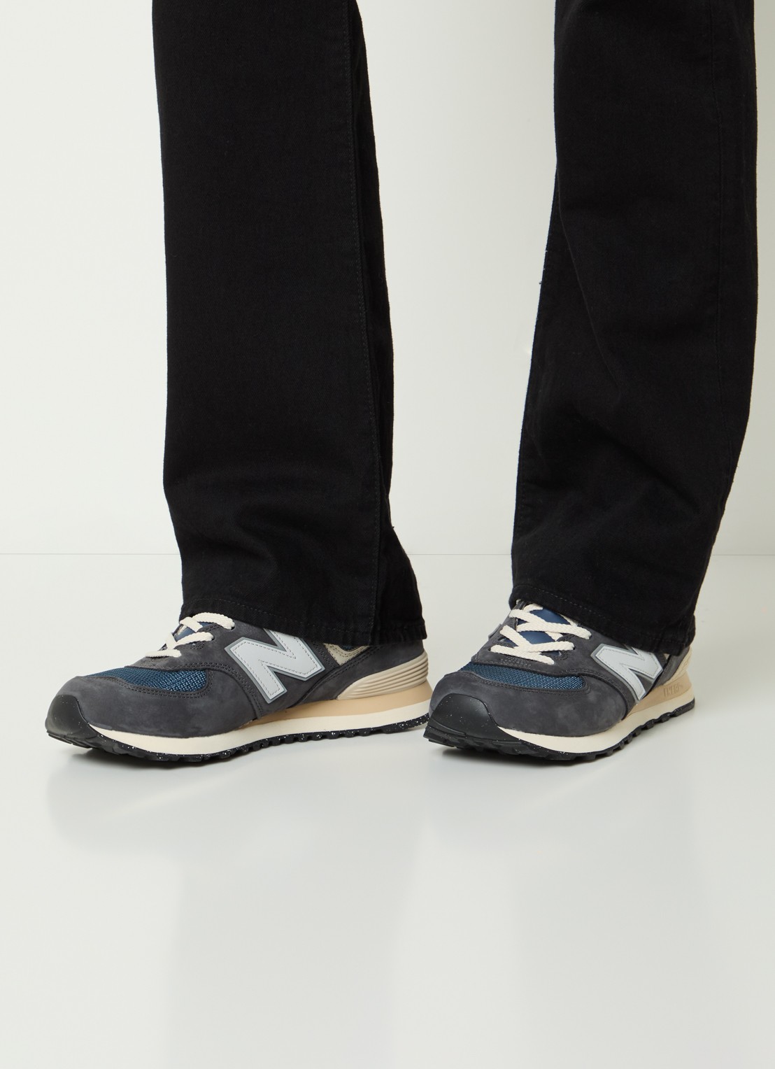 New Balance 574 sneaker van met suède en mesh details - voorkant 3 indigo