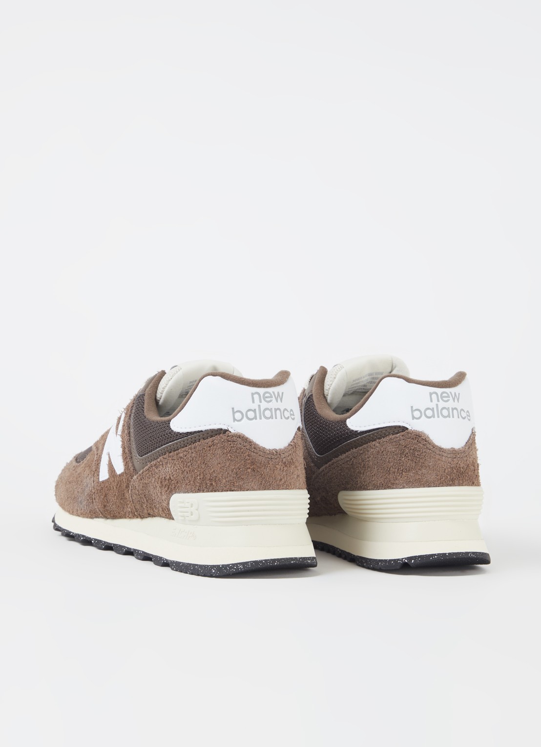 New Balance 574 sneaker van suède met mesh details - achterkant 6 bruin