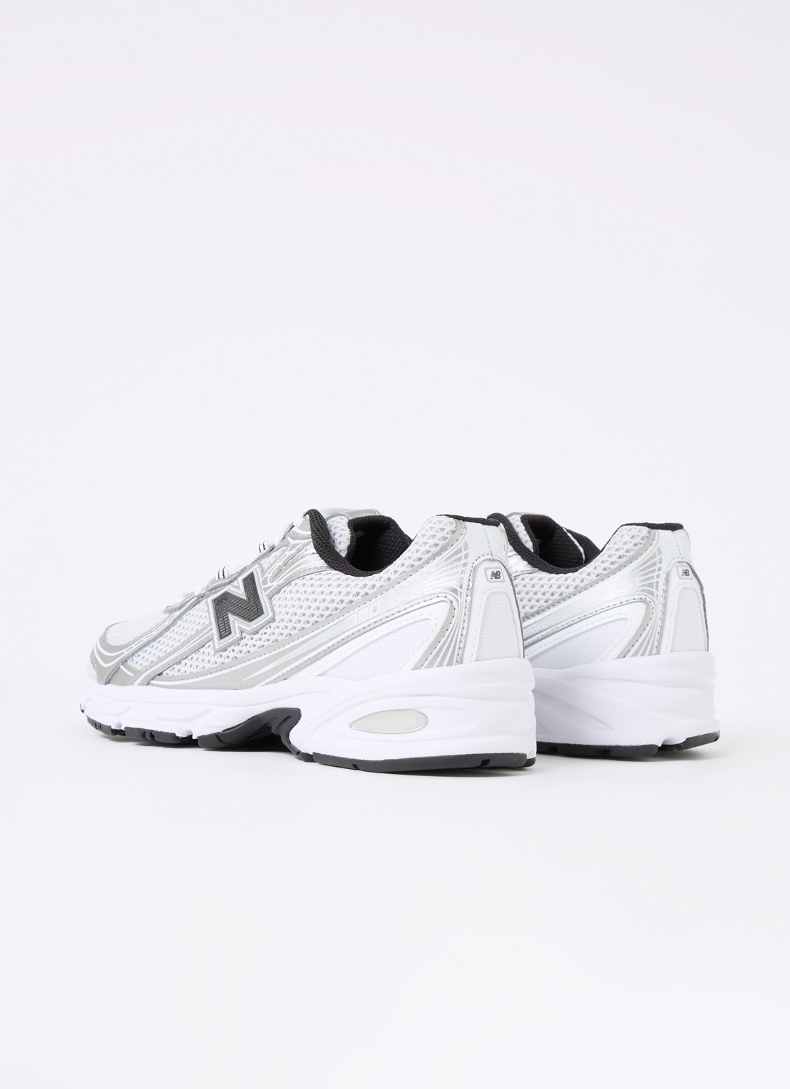 New Balance 740 sneaker met mesh details - achterkant grijs