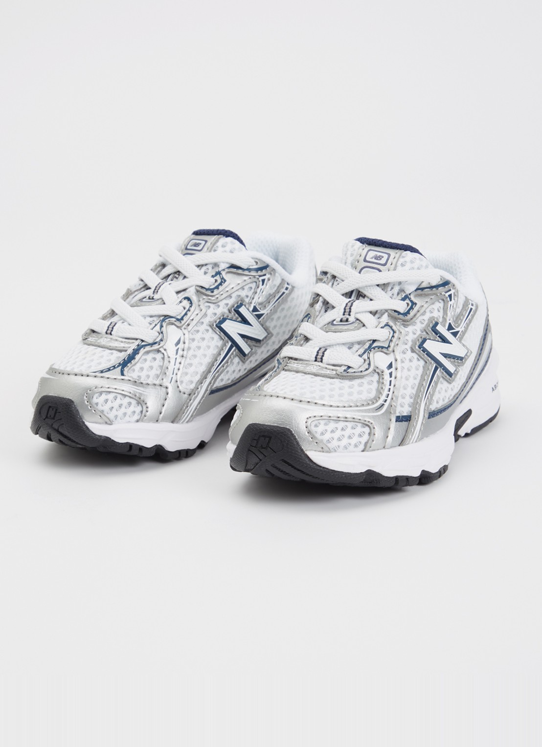New Balance 740 sneaker met mesh details - voorkant 4 zilver