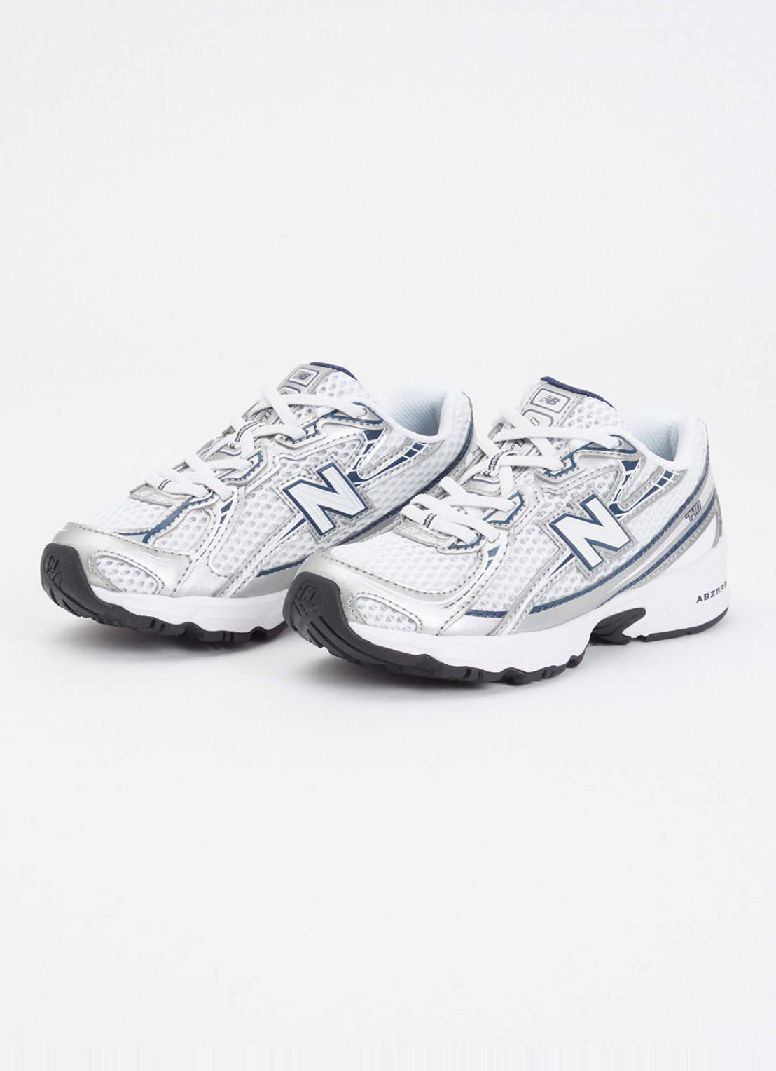 New Balance 740 sneaker met mesh details - voorkant 3 zilver