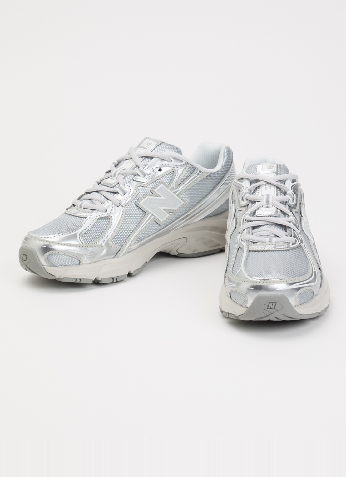 New Balance 740 sneaker met metallic finish en logo - detail 2 zilver