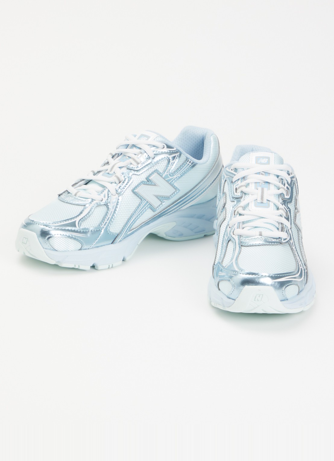 New Balance 740 sneaker met metallic finish - detail 2 lichtblauw