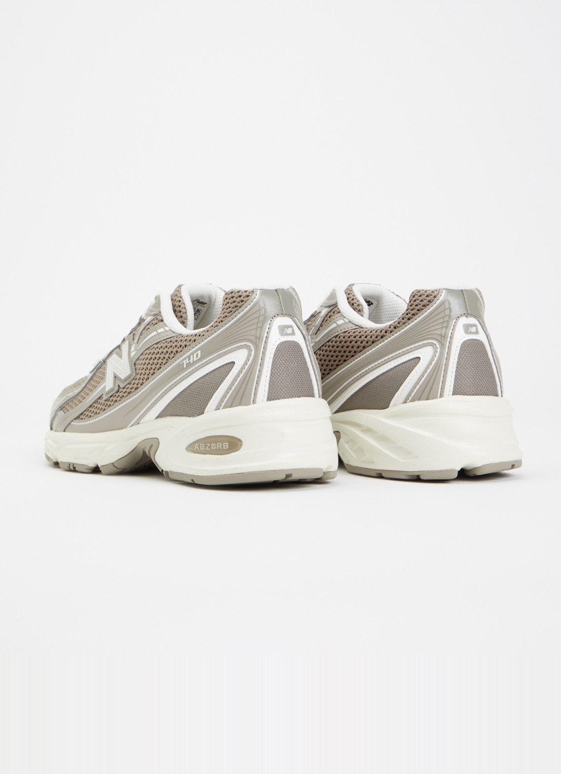 New Balance 740 sneaker van mesh met logo - achterkant 4 taupe