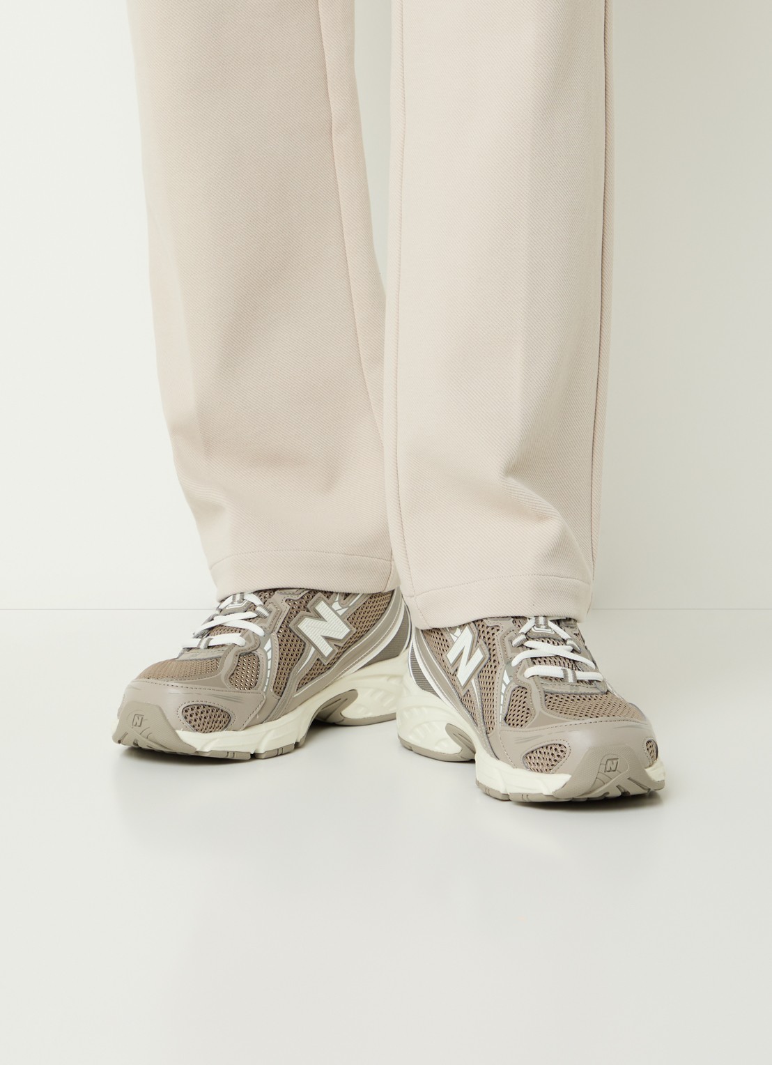 New Balance 740 sneaker van mesh met logo - voorkant 6 taupe