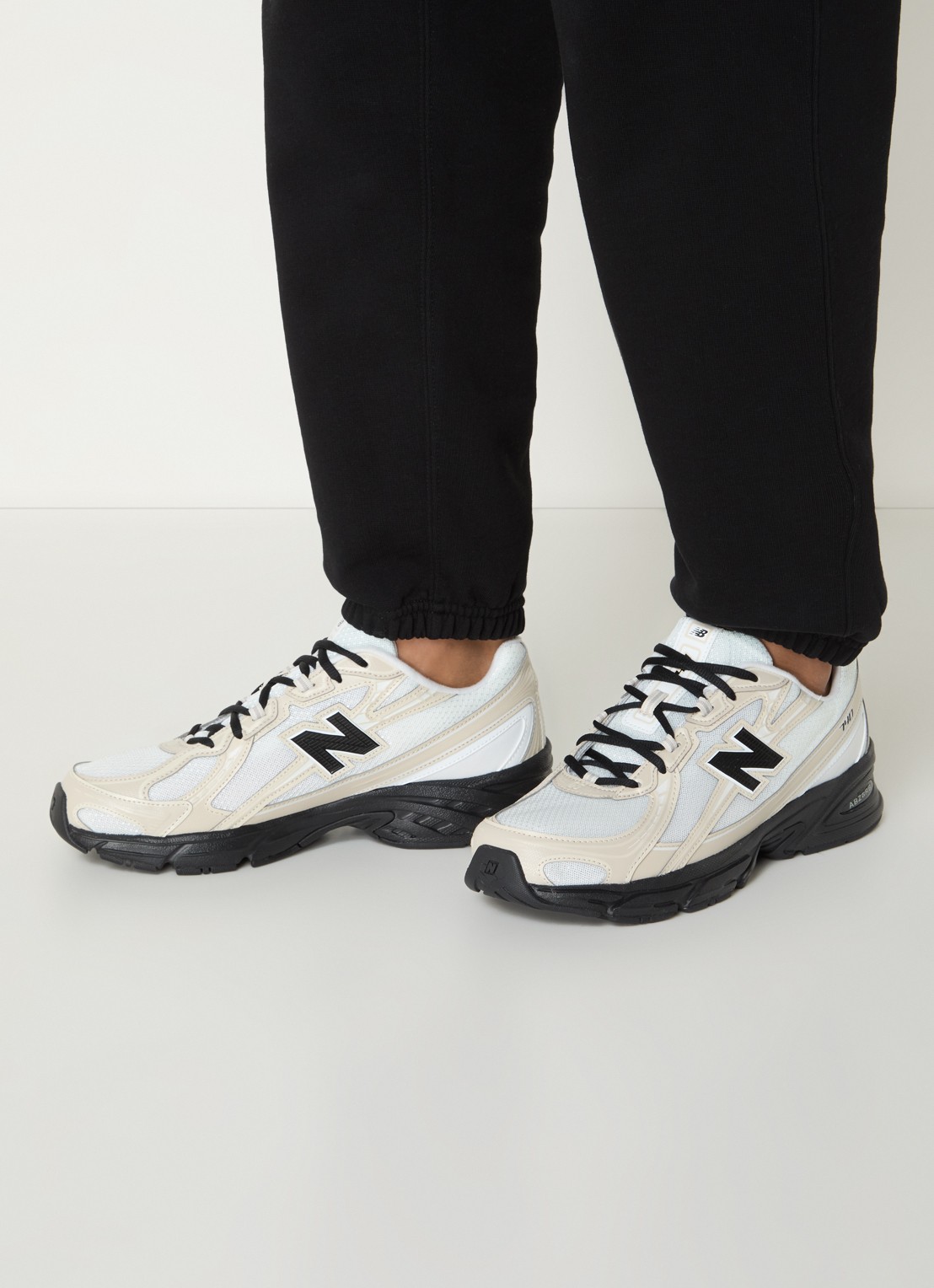 New Balance 740 sneaker van mesh met logo - voorkant 3 wit