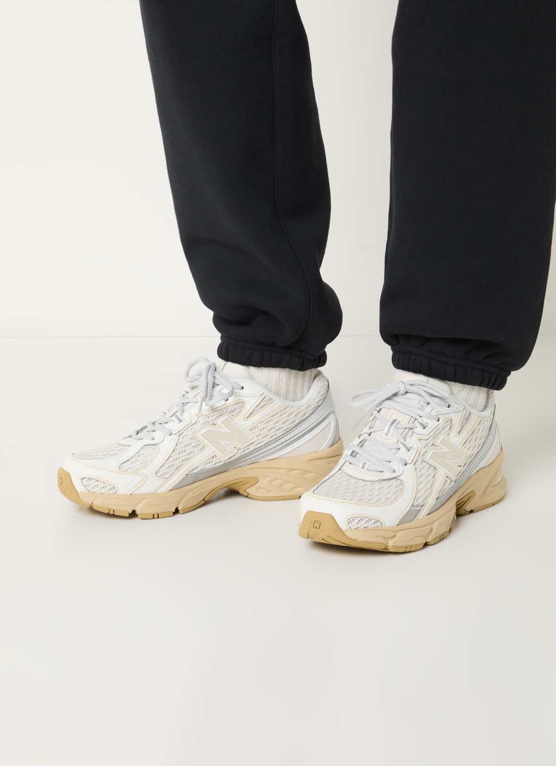 New Balance 740 sneaker van mesh met logo - voorkant 5 creme