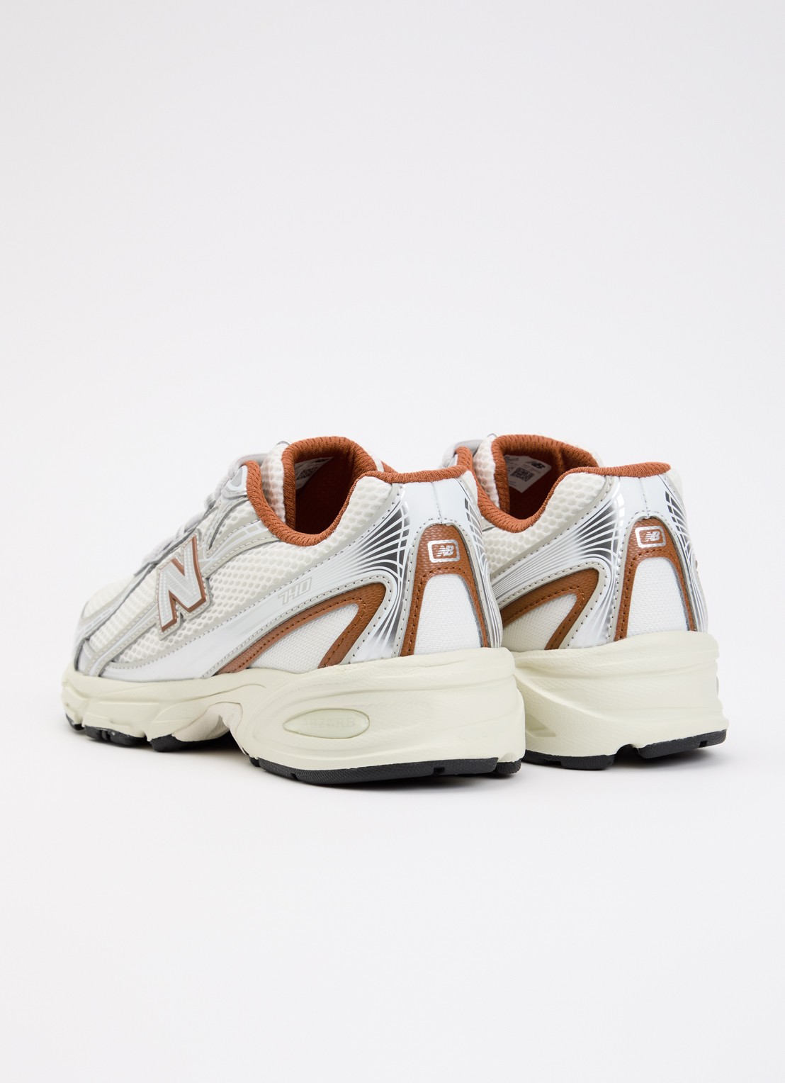 New Balance 740 sneaker van mesh met metallic details - achterkant 5 gebroken wit