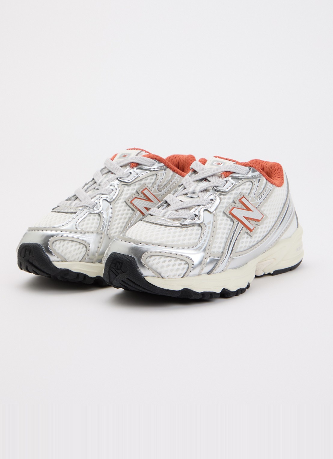 New Balance 740 sneaker van mesh met metallic details - voorkant 3 oranjerood