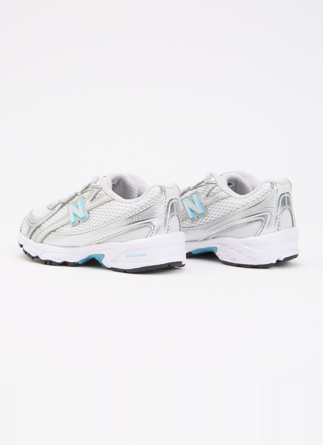 New Balance 740 sneaker van mesh met metallic finish - achterkant zilver