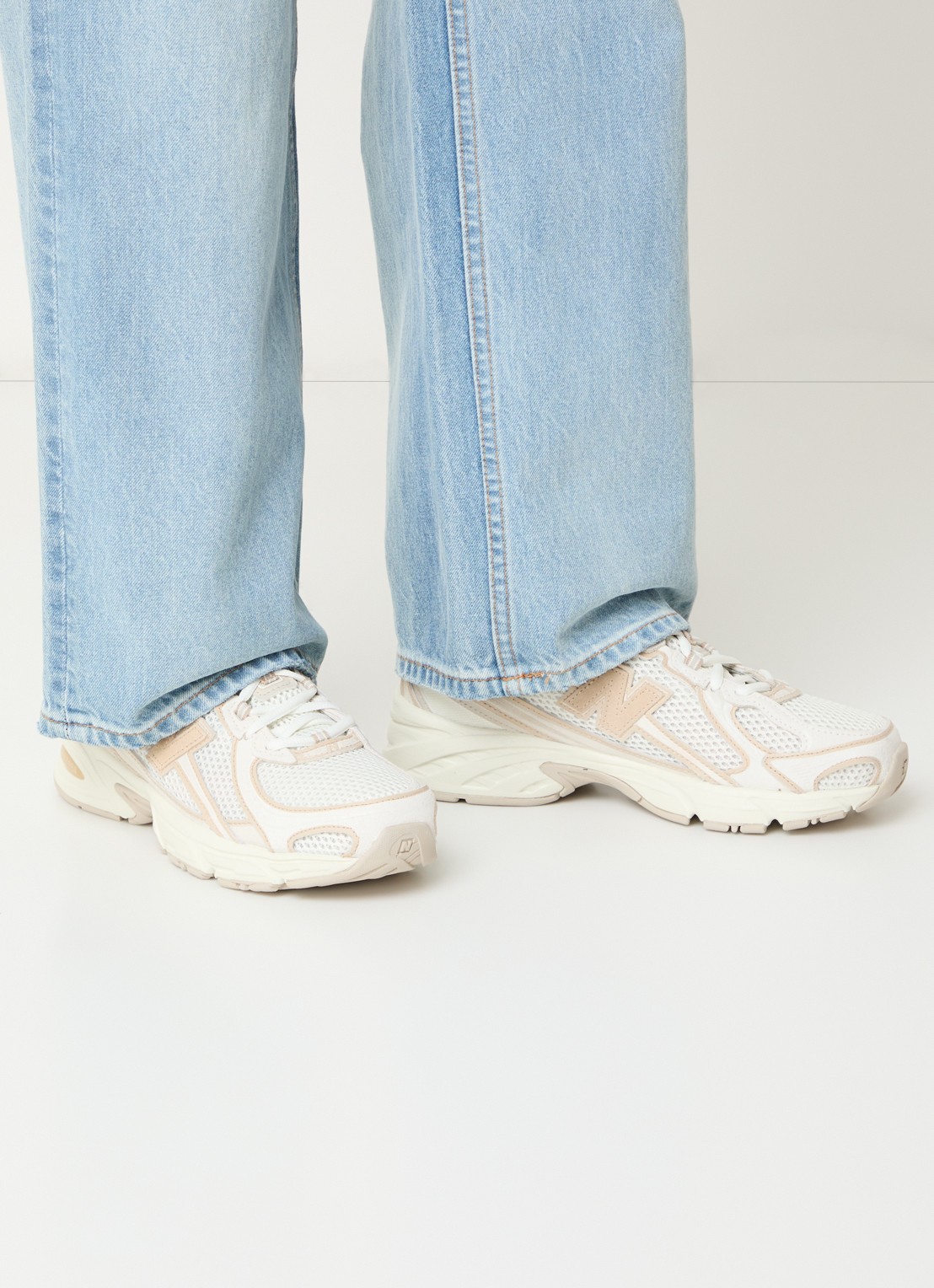 New Balance 740 sneaker van mesh met suède details - voorkant 6 beige