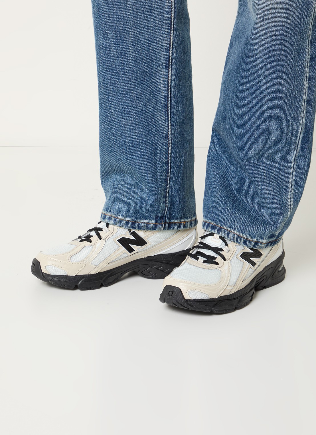 New Balance 740 sneaker van mesh - voorkant 2 beige