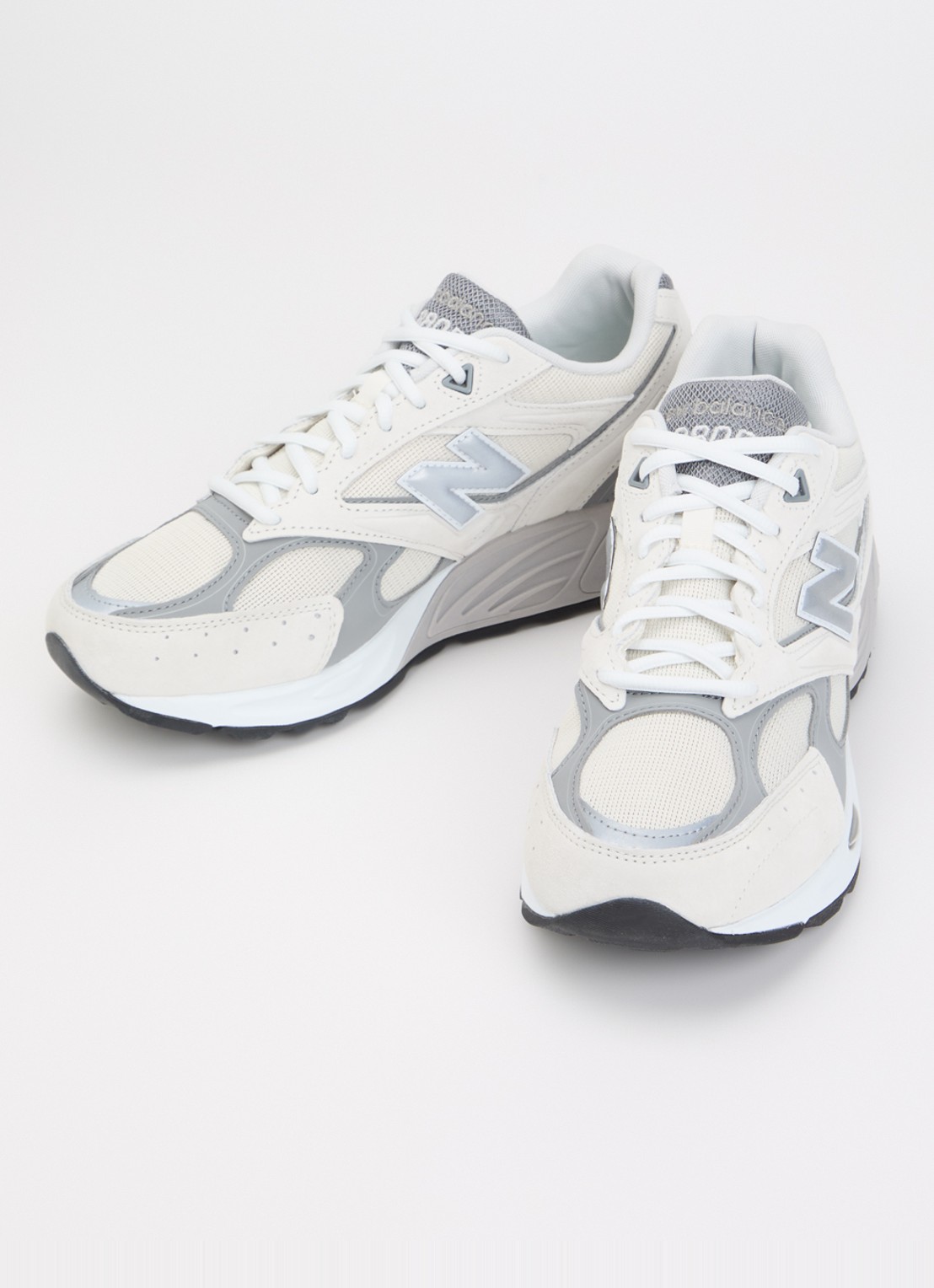 New Balance 880R sneaker met details van suède - detail gebroken wit