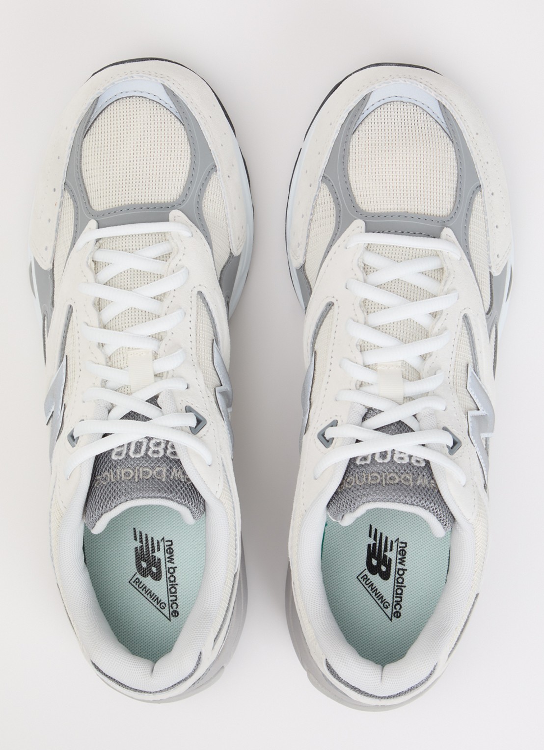 New Balance 880R sneaker met details van suède - detail 2 gebroken wit