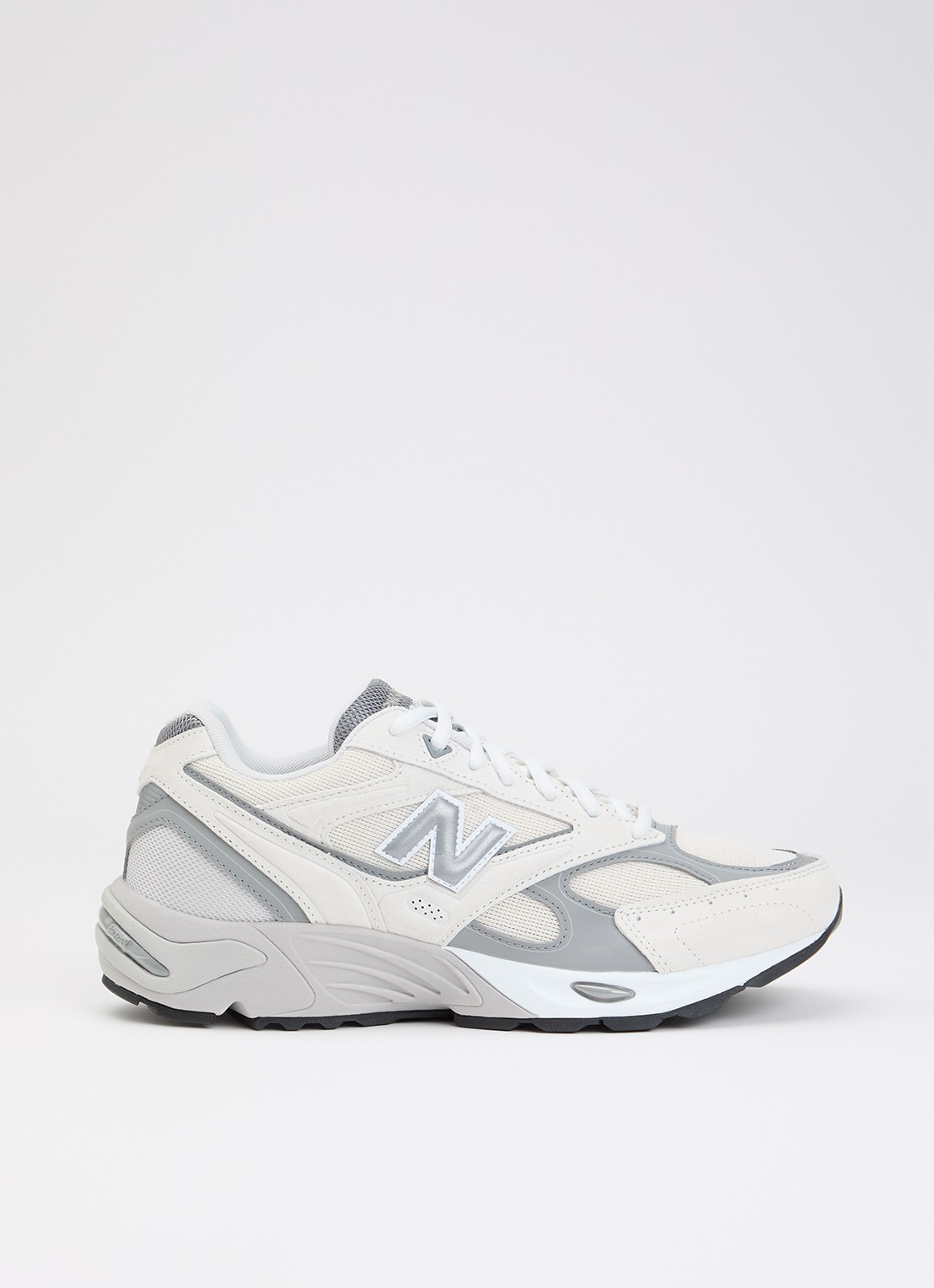New Balance 880R sneaker met details van suède - voorkant 5 gebroken wit
