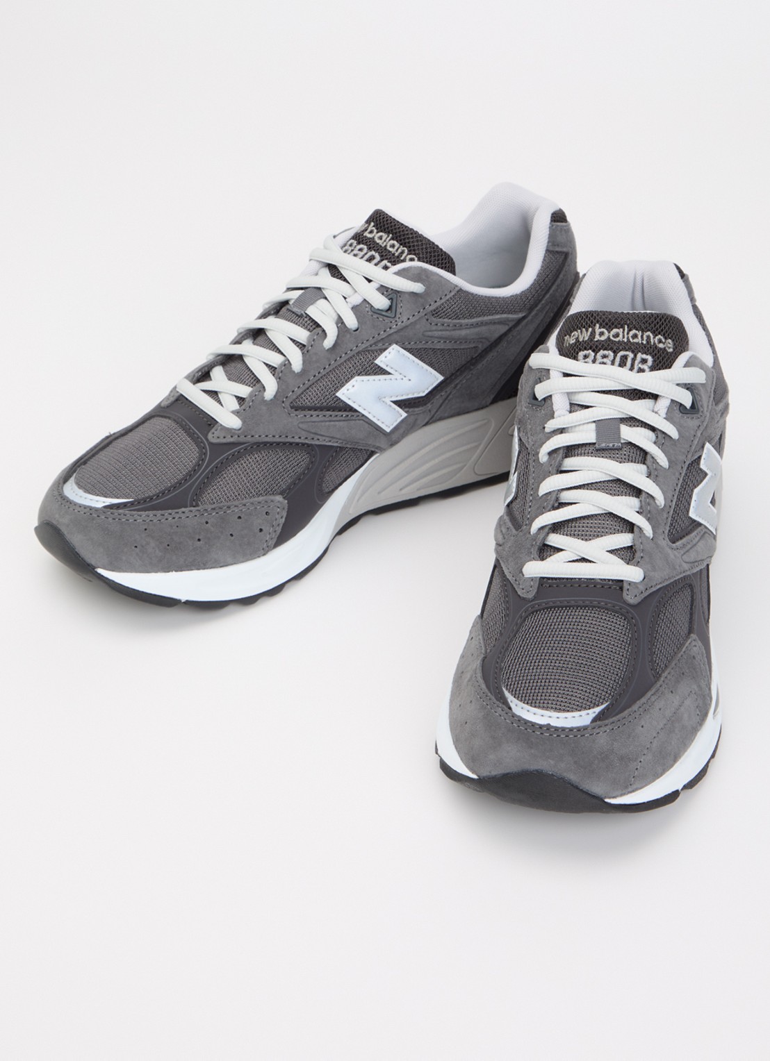 New Balance 880R sneaker met details van suède - detail 2 grijs