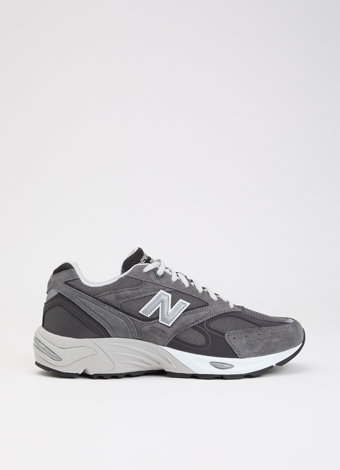 New Balance 880R sneaker met details van suède - voorkant grijs