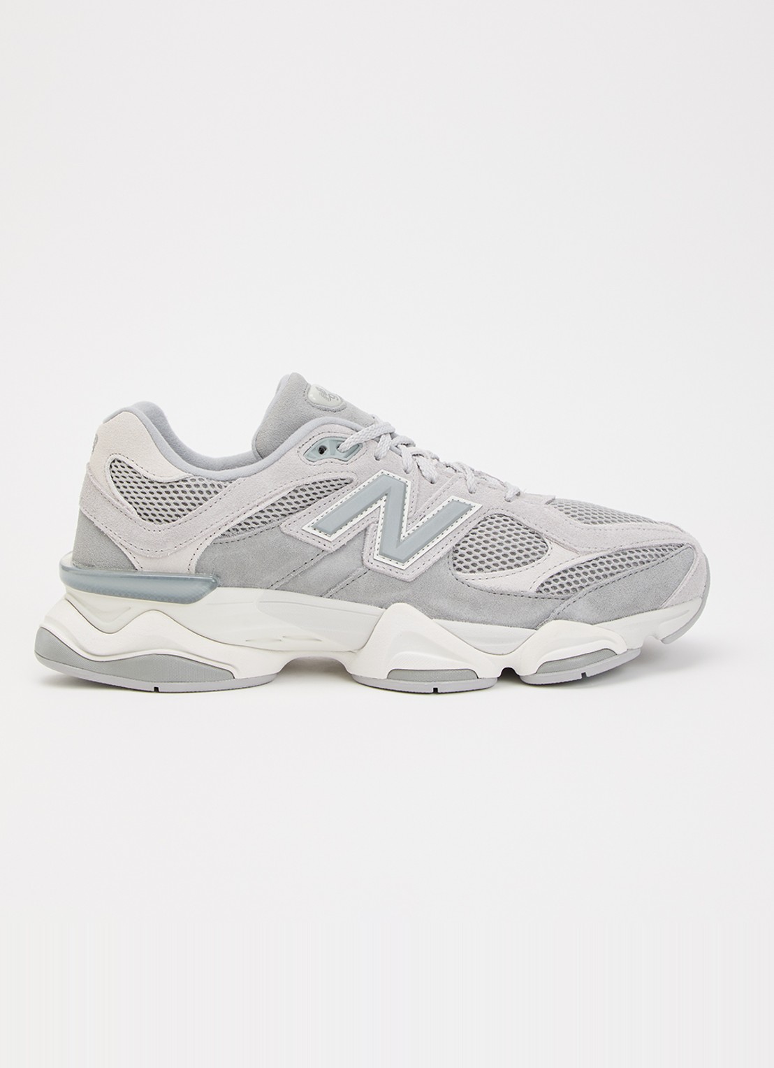 New Balance 9060 sneaker met mesh details - voorkant grijs