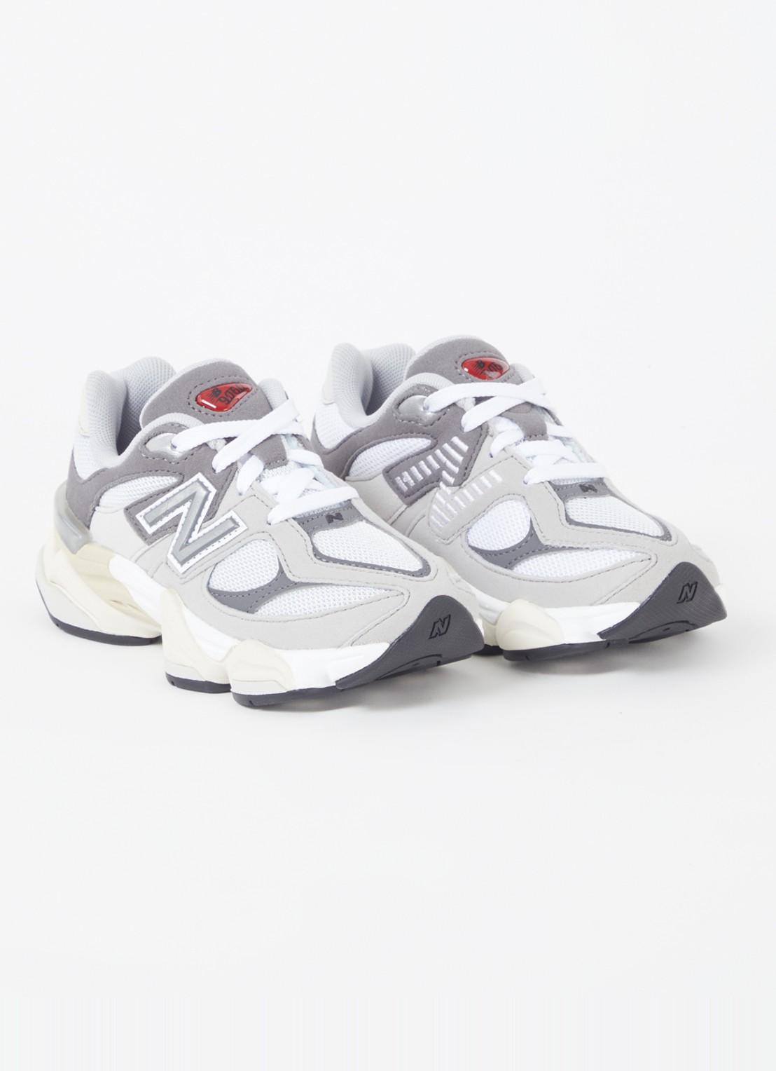 New Balance 9060 sneaker met mesh details - voorkant 4 lichtgrijs