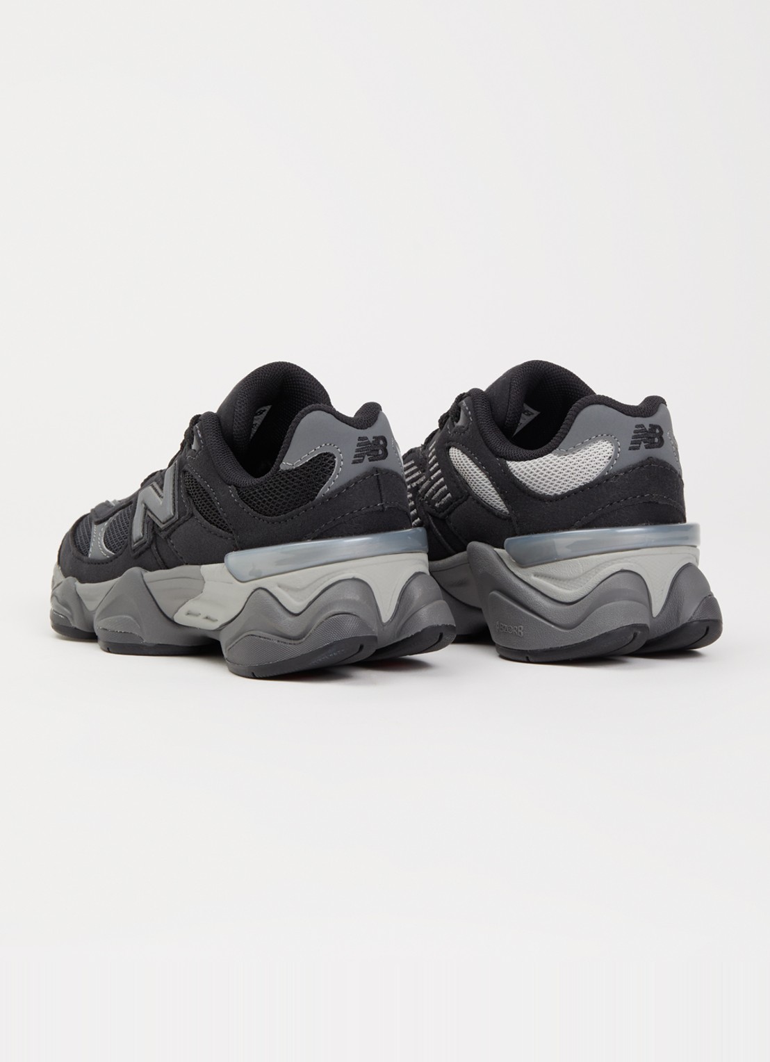 New Balance 9060 sneaker met mesh details - achterkant zwart