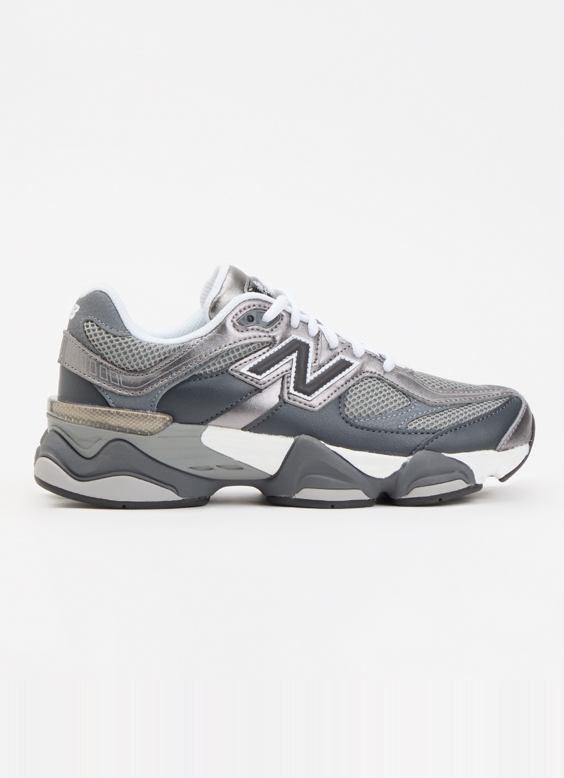 New Balance 9060 sneaker met mesh details - voorkant 4 donkergrijs