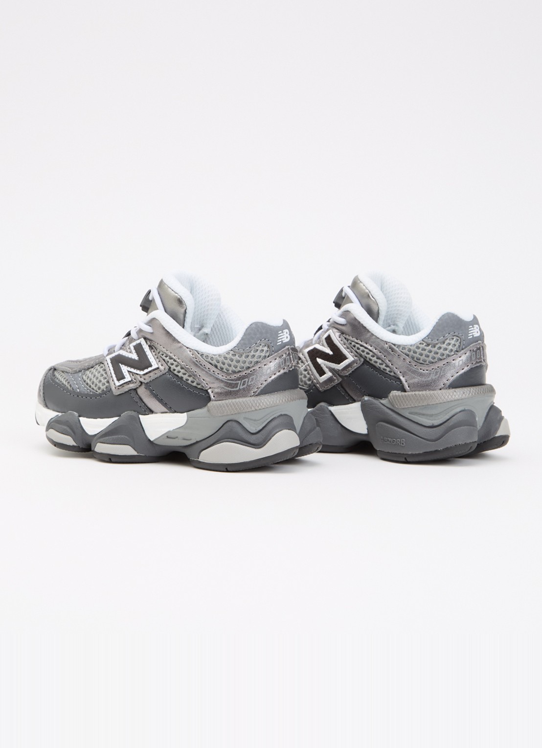 New Balance 9060 sneaker met mesh details - achterkant 3 donkergrijs