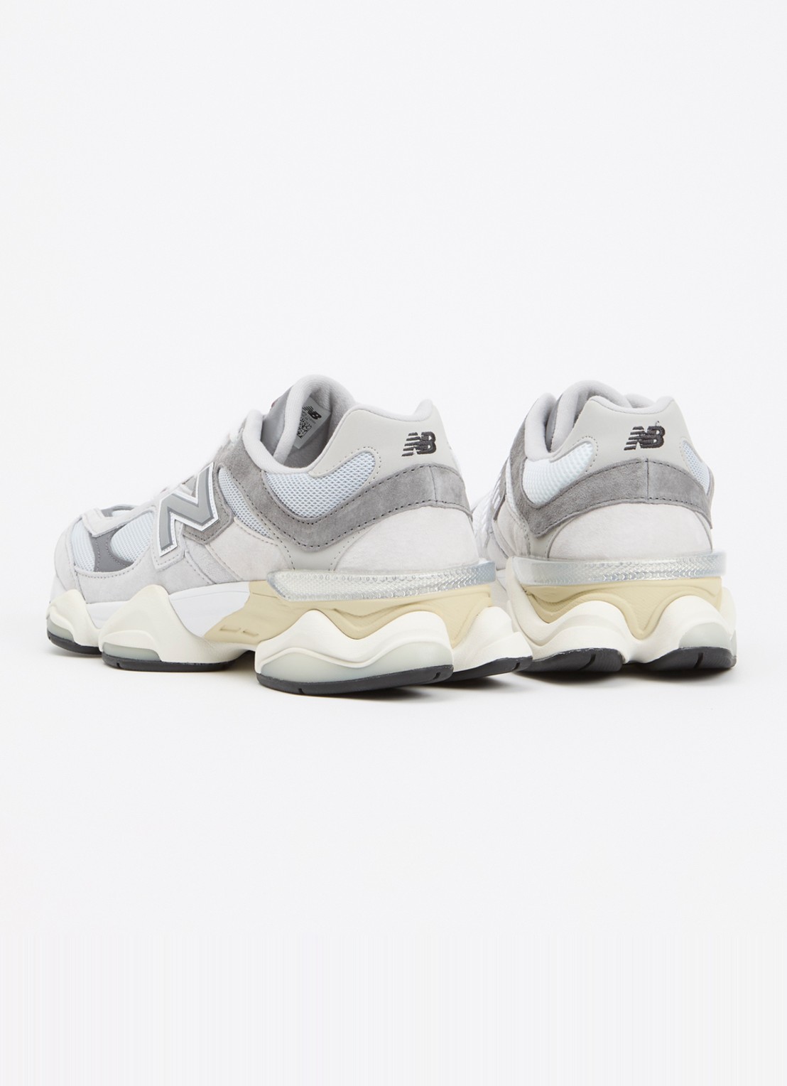 New Balance 9060 sneaker met mesh en suède details - achterkant lichtgrijs
