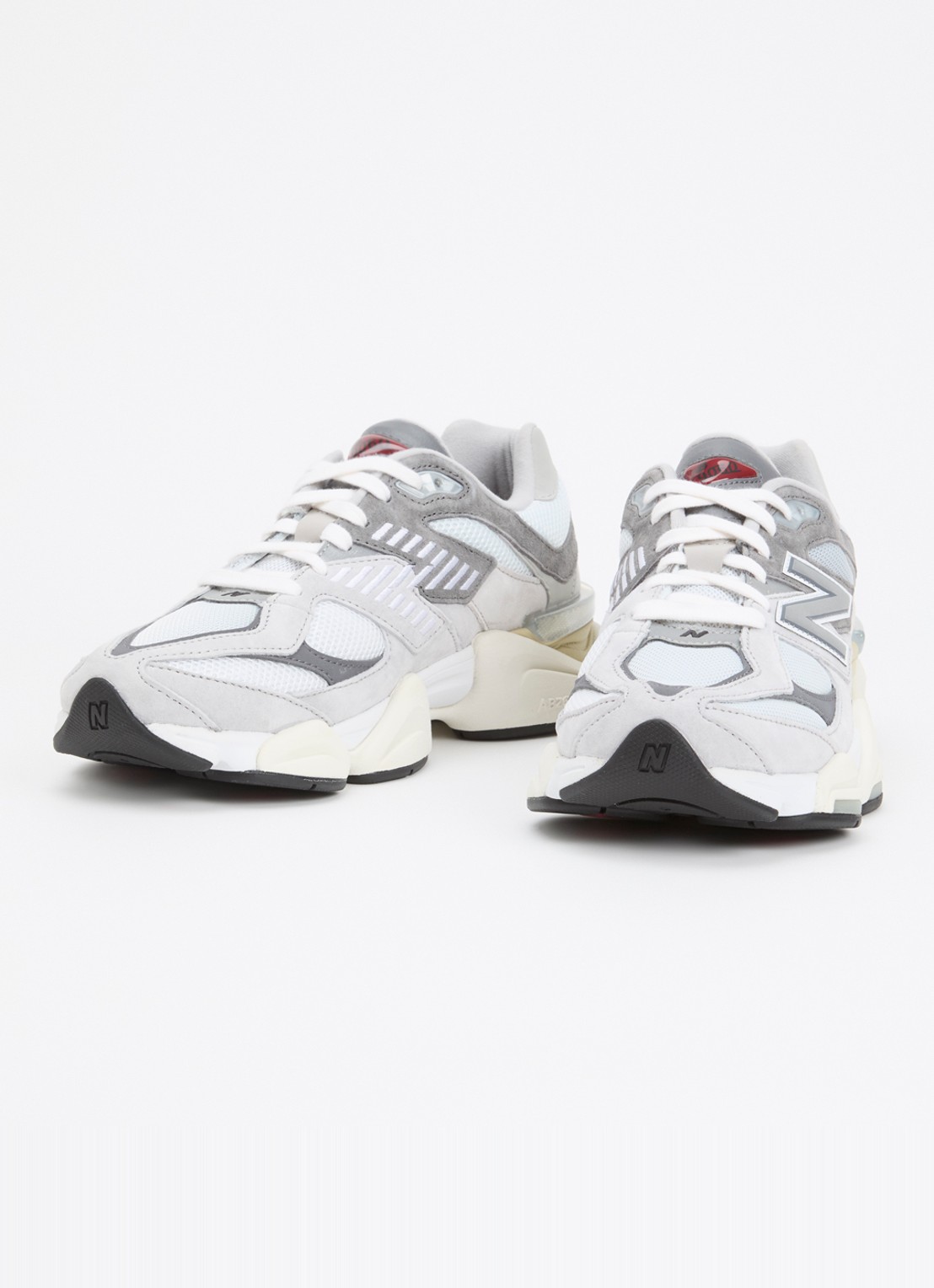 New Balance 9060 sneaker met mesh en suède details - detail 4 lichtgrijs