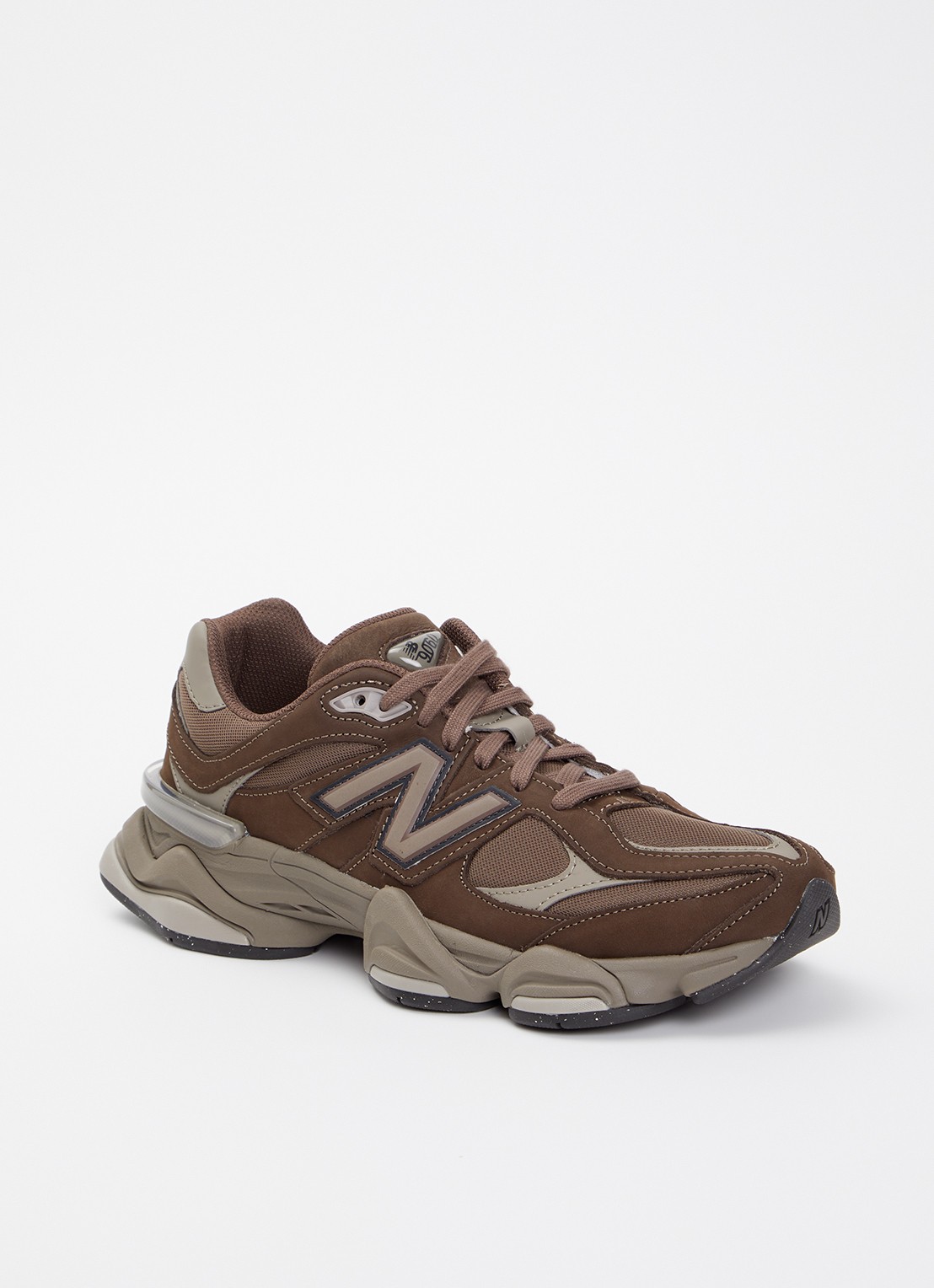 New Balance 9060 sneaker van mesh met details van nubuck - voorkant chocoladebruin