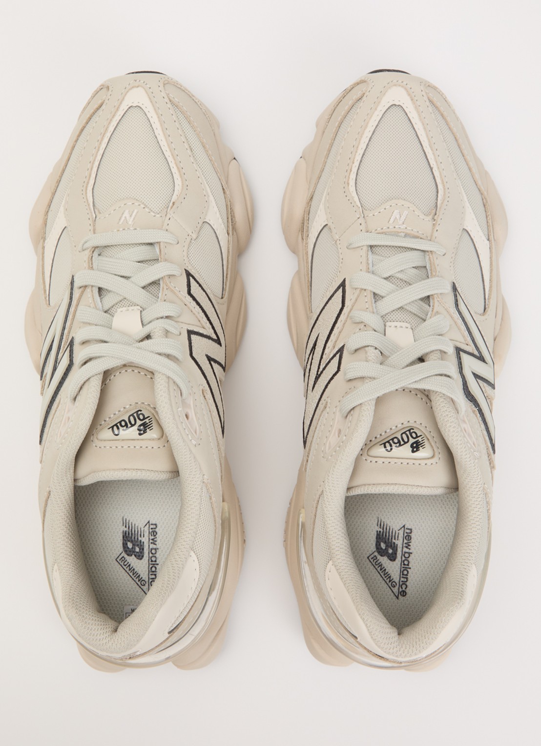New Balance 9060 sneaker van mesh met details van nubuck - detail 2 creme