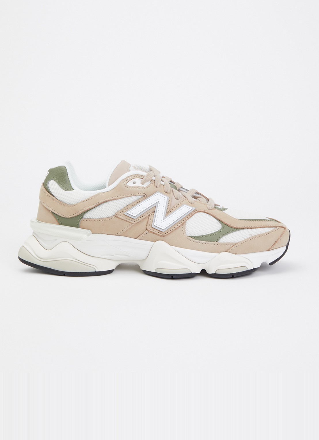 New Balance 9060 sneaker van mesh met leren details - voorkant beige