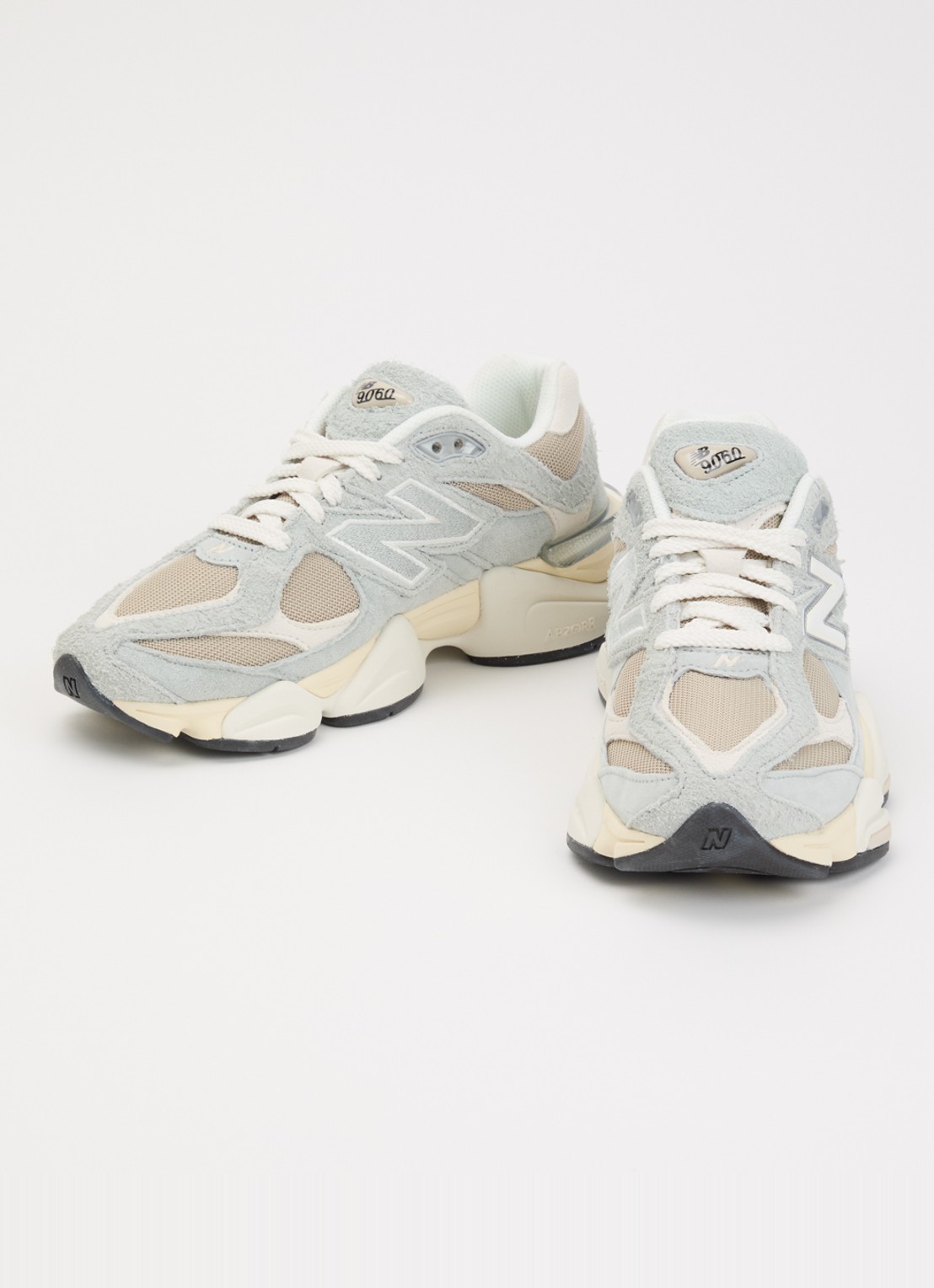 New Balance 9060 sneaker van mesh met logo - detail 2 beige