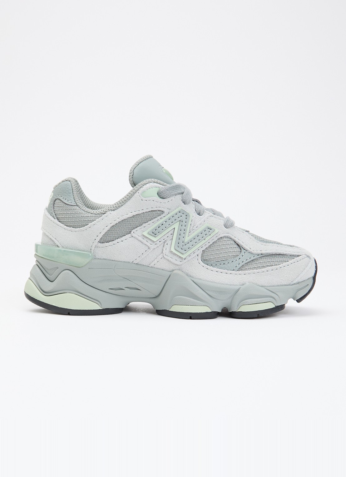 New Balance 9060 sneaker van mesh met suède details - voorkant grijs