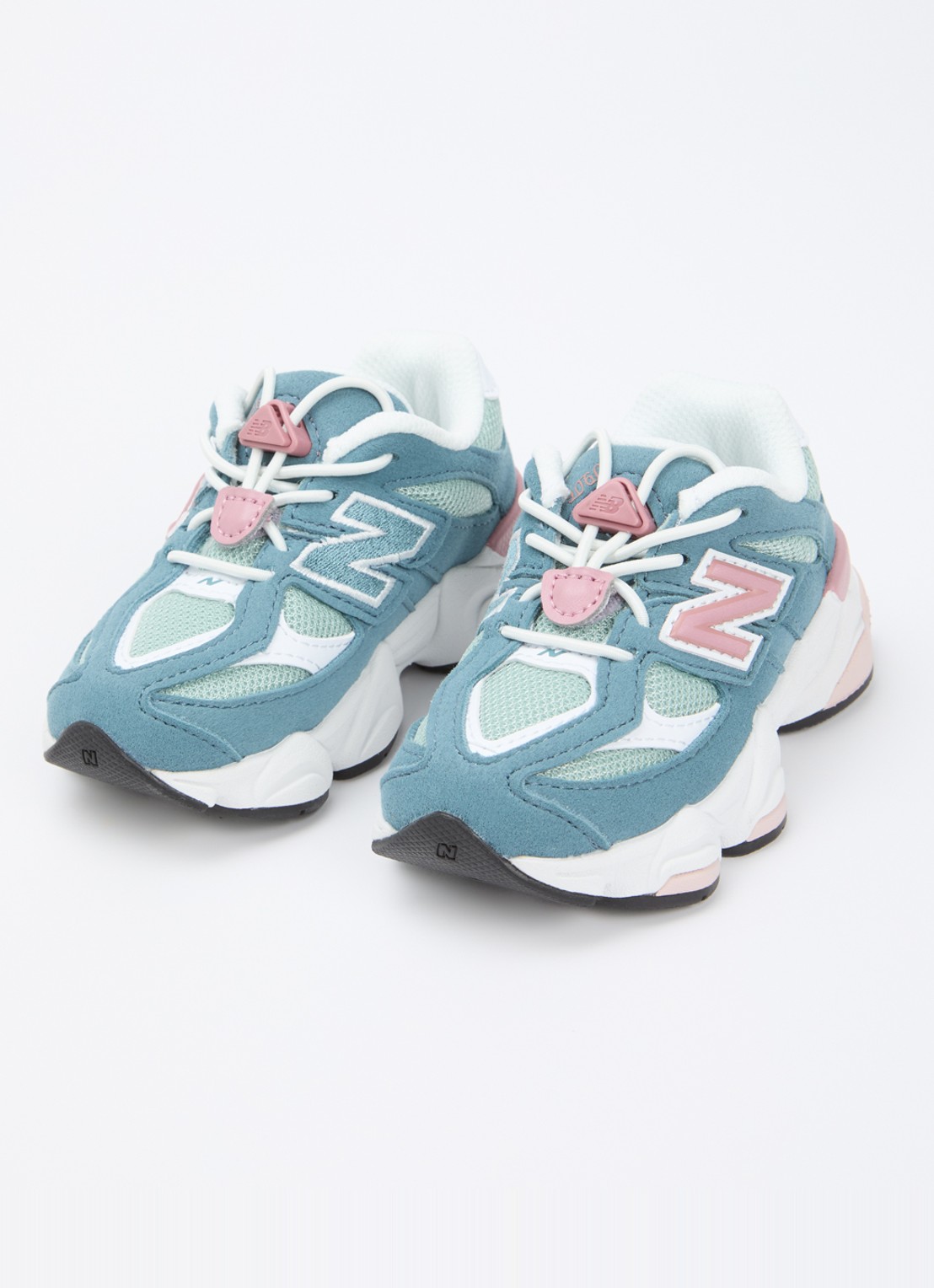 New Balance 9060 sneaker van suède met logo - voorkant 4 staalblauw