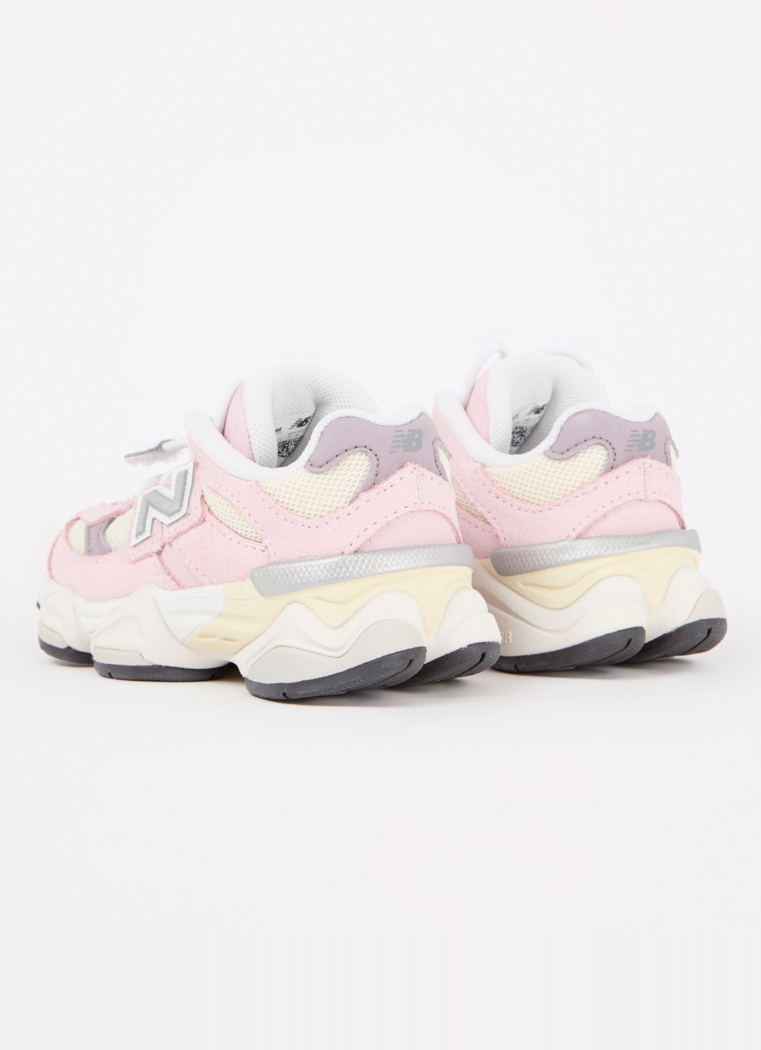 New Balance 9060 sneaker van suède met mesh details - achterkant lichtroze
