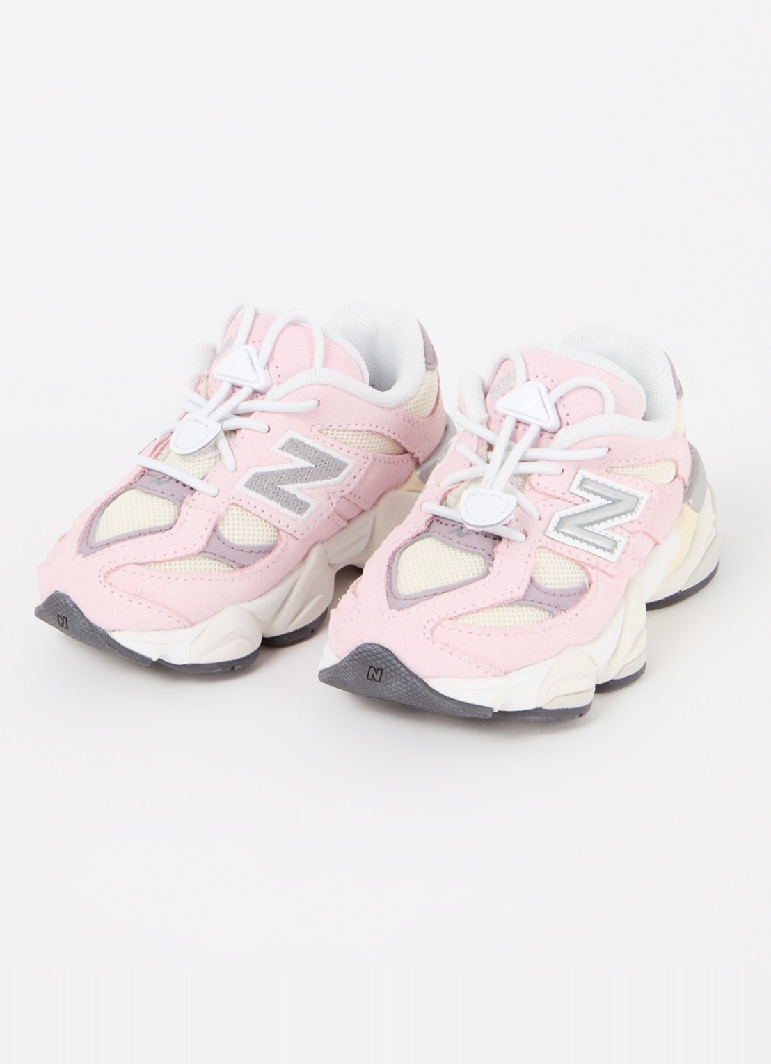 New Balance 9060 sneaker van suède met mesh details - voorkant 3 lichtroze