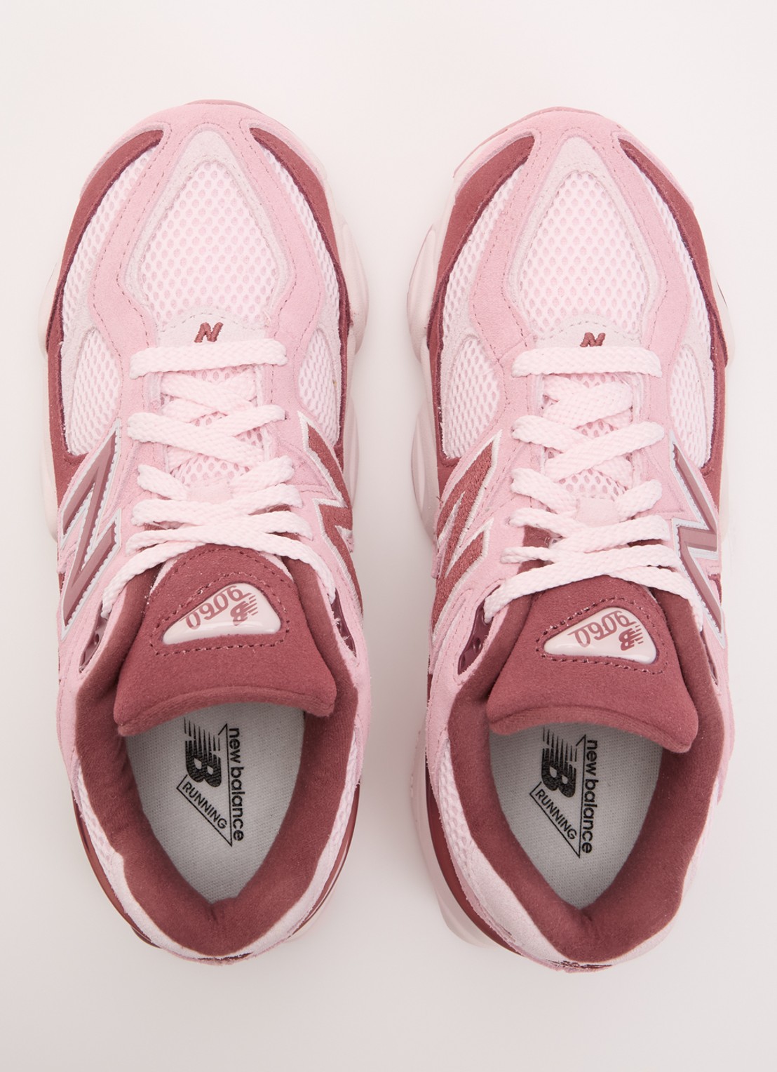 New Balance 9060 sneaker van suède met mesh details - detail 4 roze