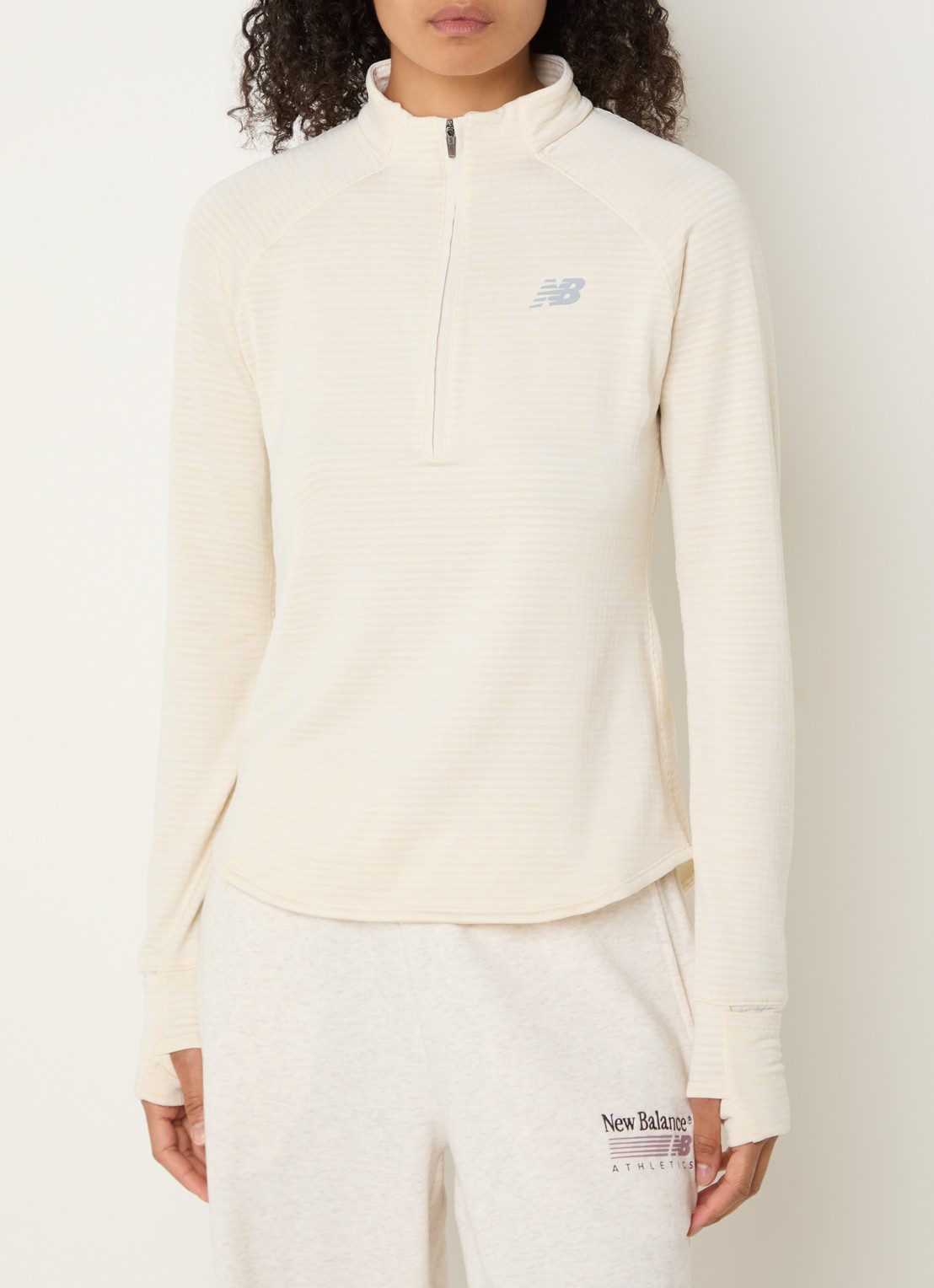 New Balance Athletics Heat pullover met halve rits en logo - detail creme
