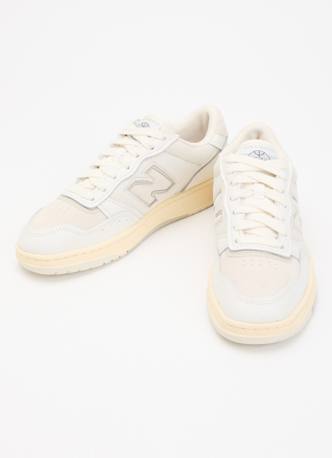 New Balance BB950 sneaker van leer met details van nubuck - detail 2 creme