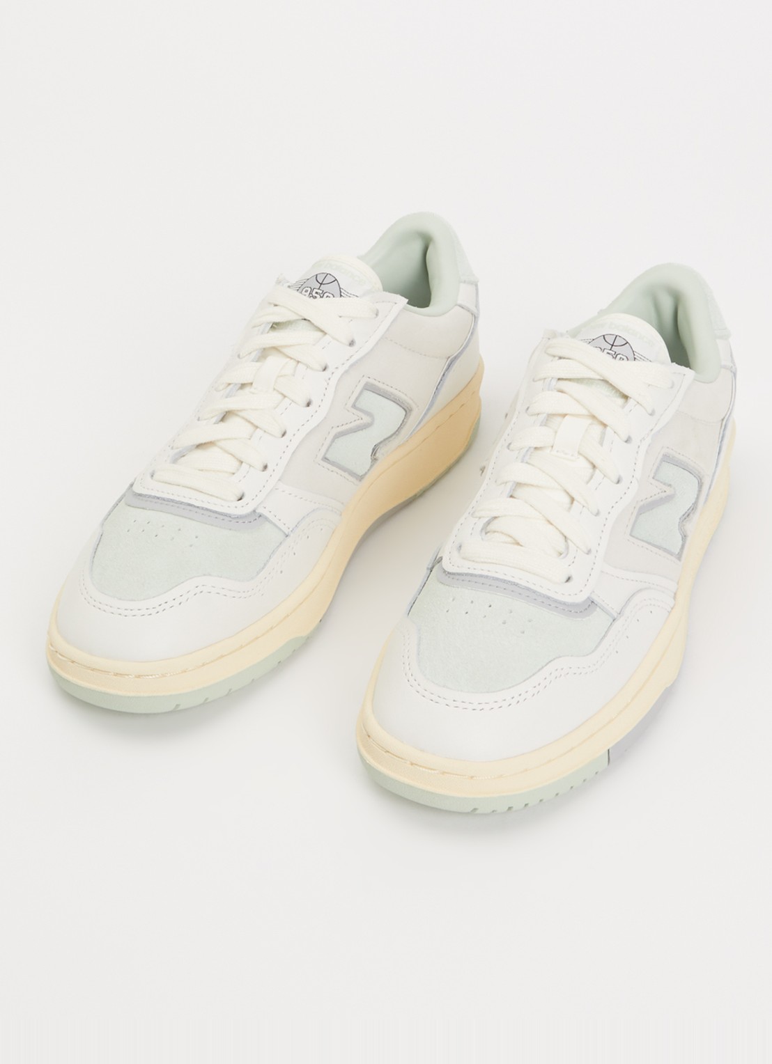 New Balance BB950 sneaker van leer met details van nubuck - detail lindegroen