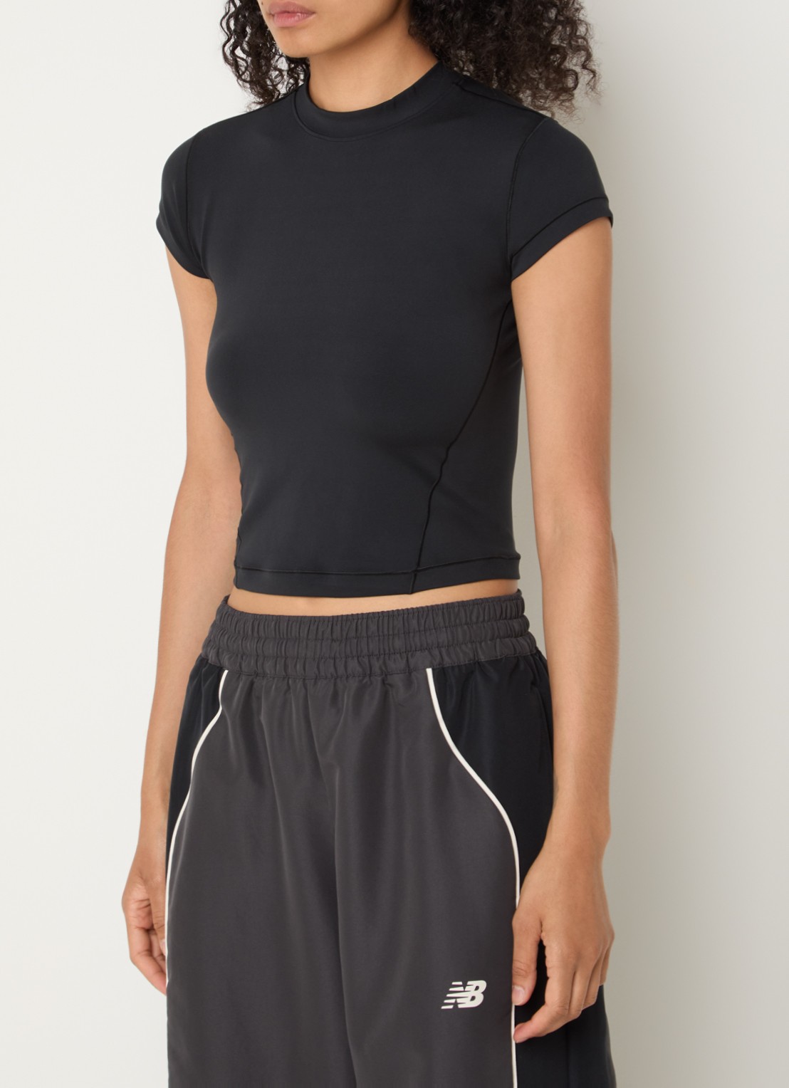 New Balance Cropped T-shirt met ronde hals - detail 4 zwart