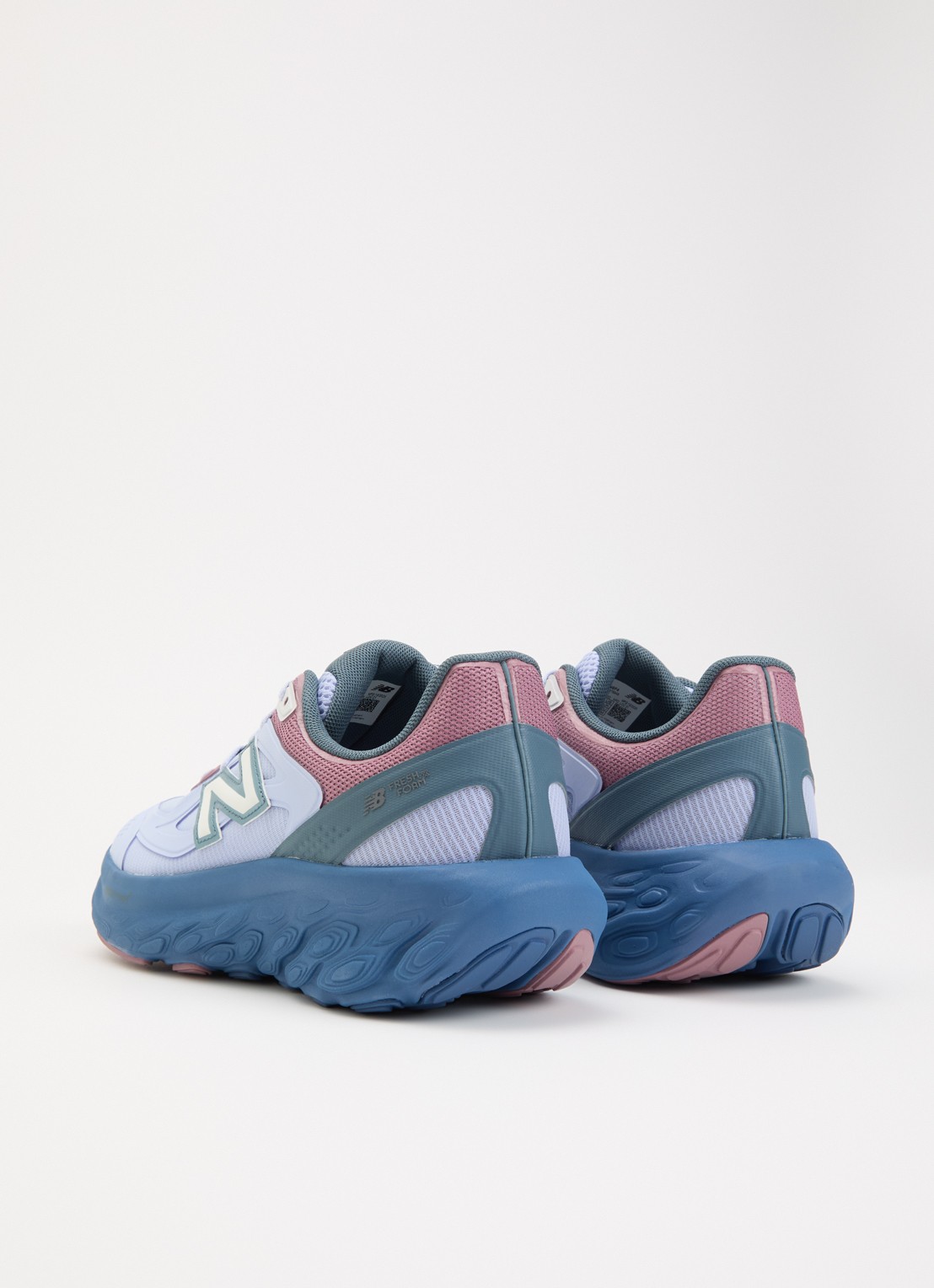 New Balance Fresh Foam sneaker met mesh details - achterkant lichtpaars