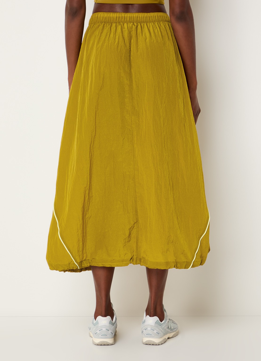 New Balance High waist maxi rok met logo en steekzakken - achterkant 4 okergeel