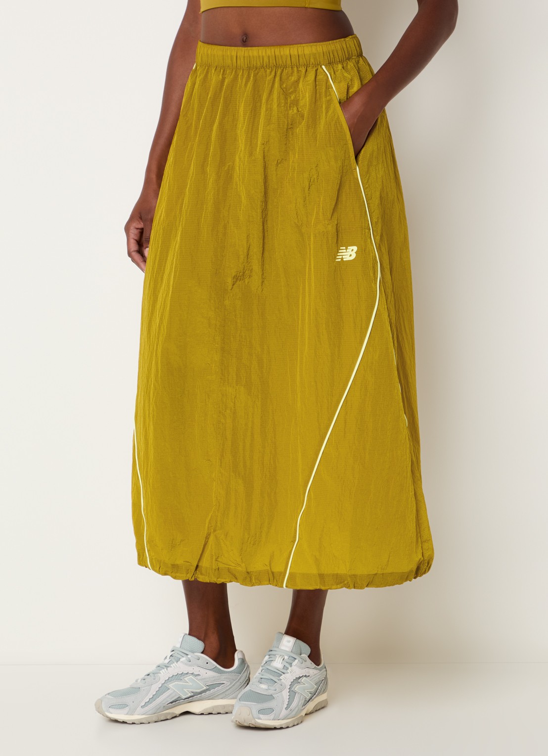 New Balance High waist maxi rok met logo en steekzakken - detail 3 okergeel