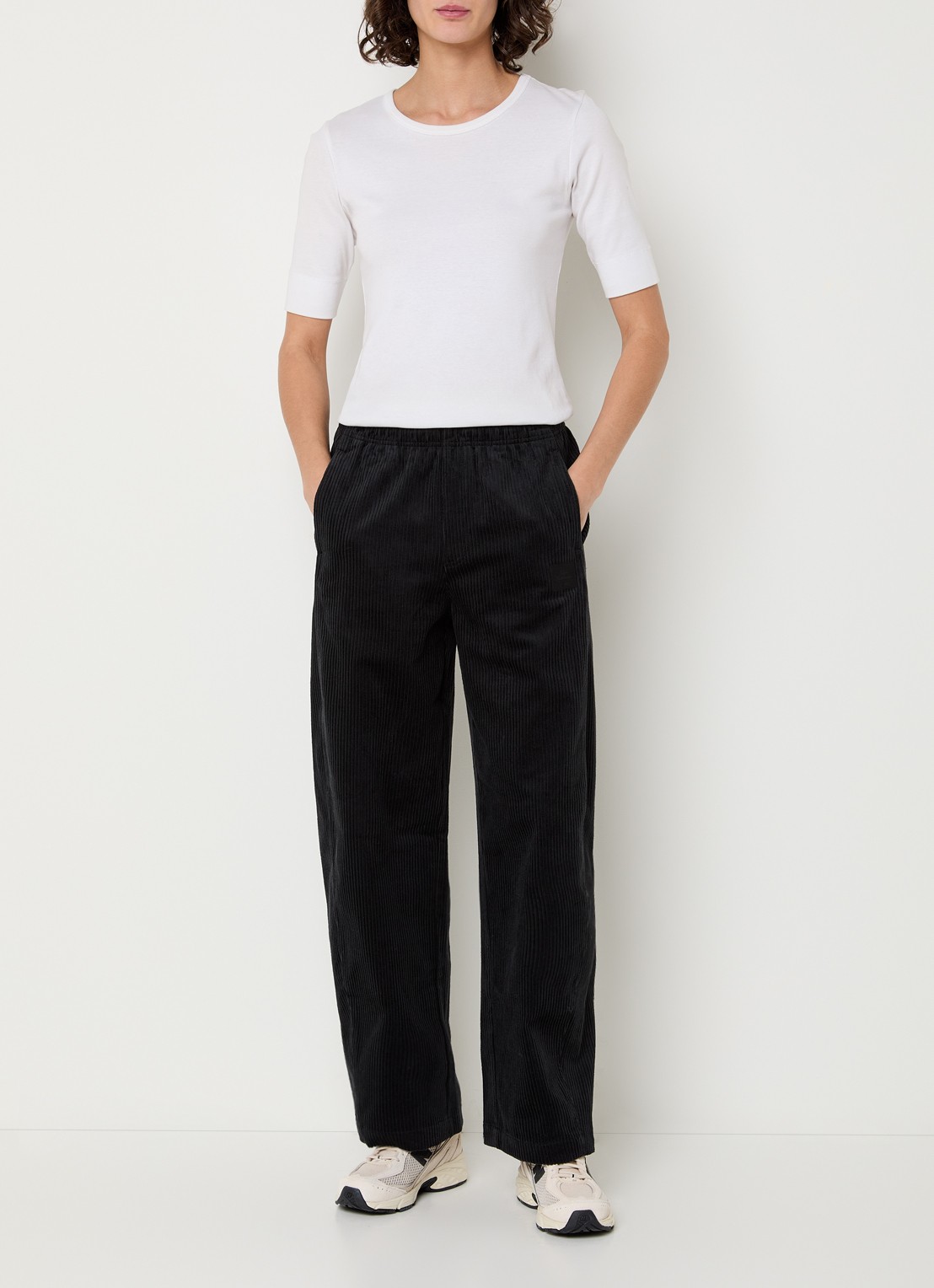 New Balance High waist straight fit broek met steekzakken - voorkant 2 zwart