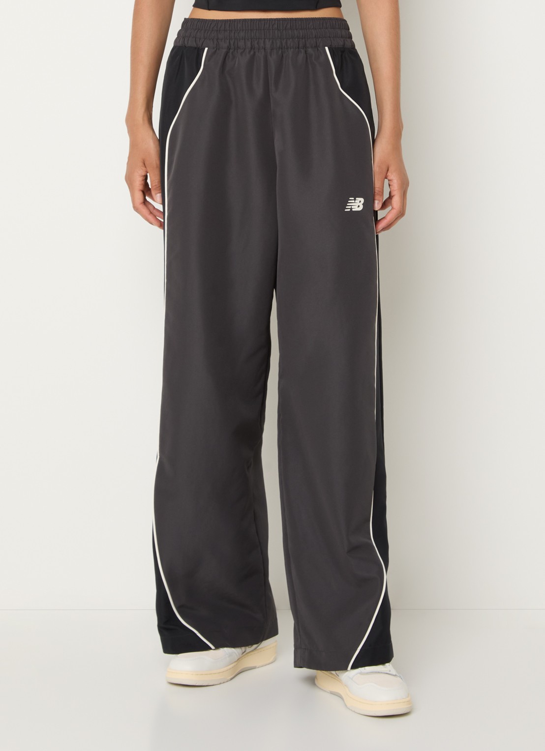 New Balance High waist wide fit trackpants met logoprint - detail 4 donkergrijs