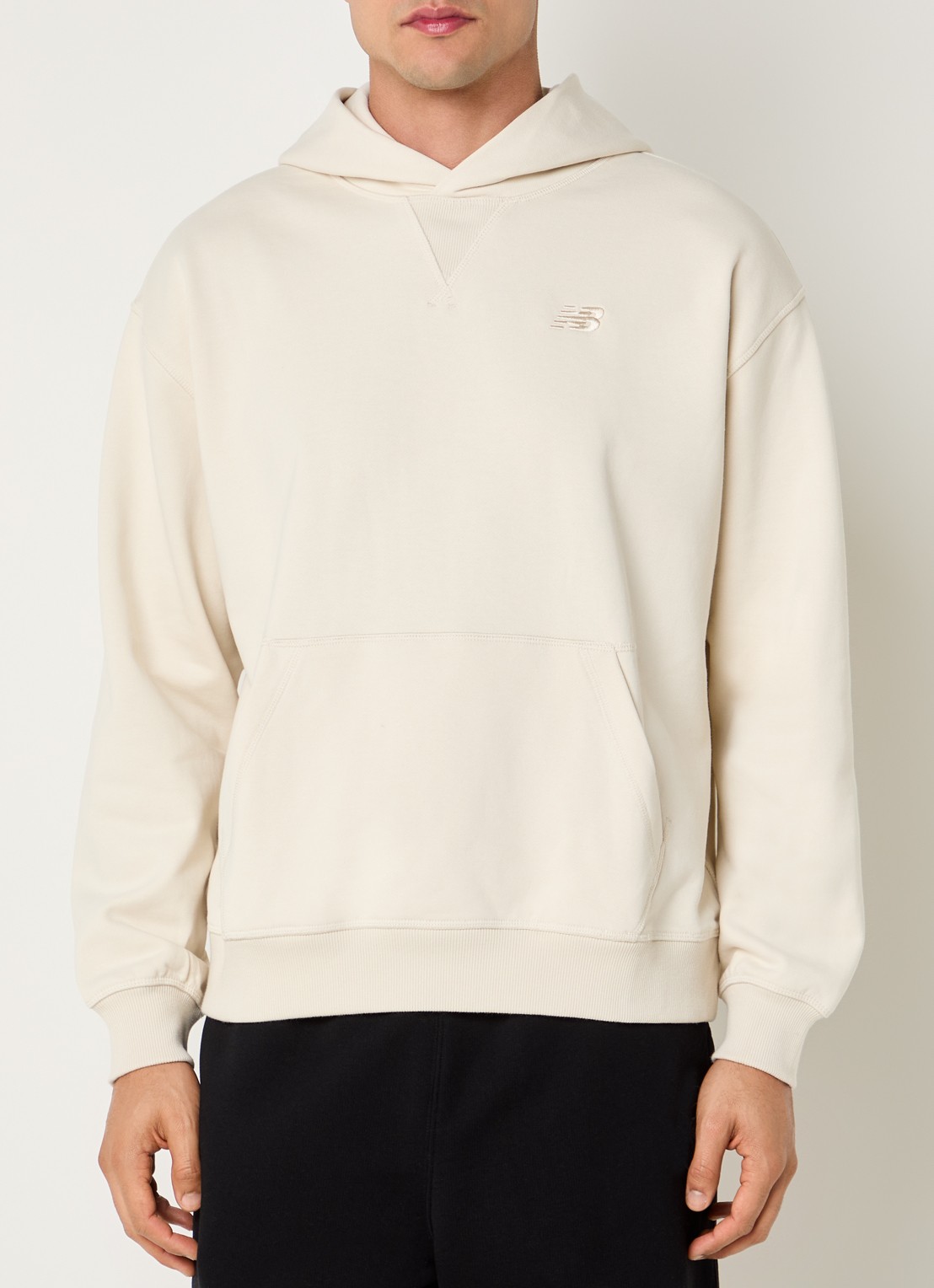 New Balance Hoodie met capuchon en logo - detail creme